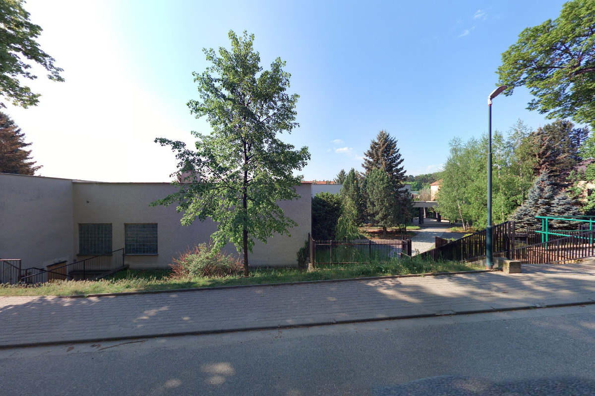 Květiny u Hřbitova