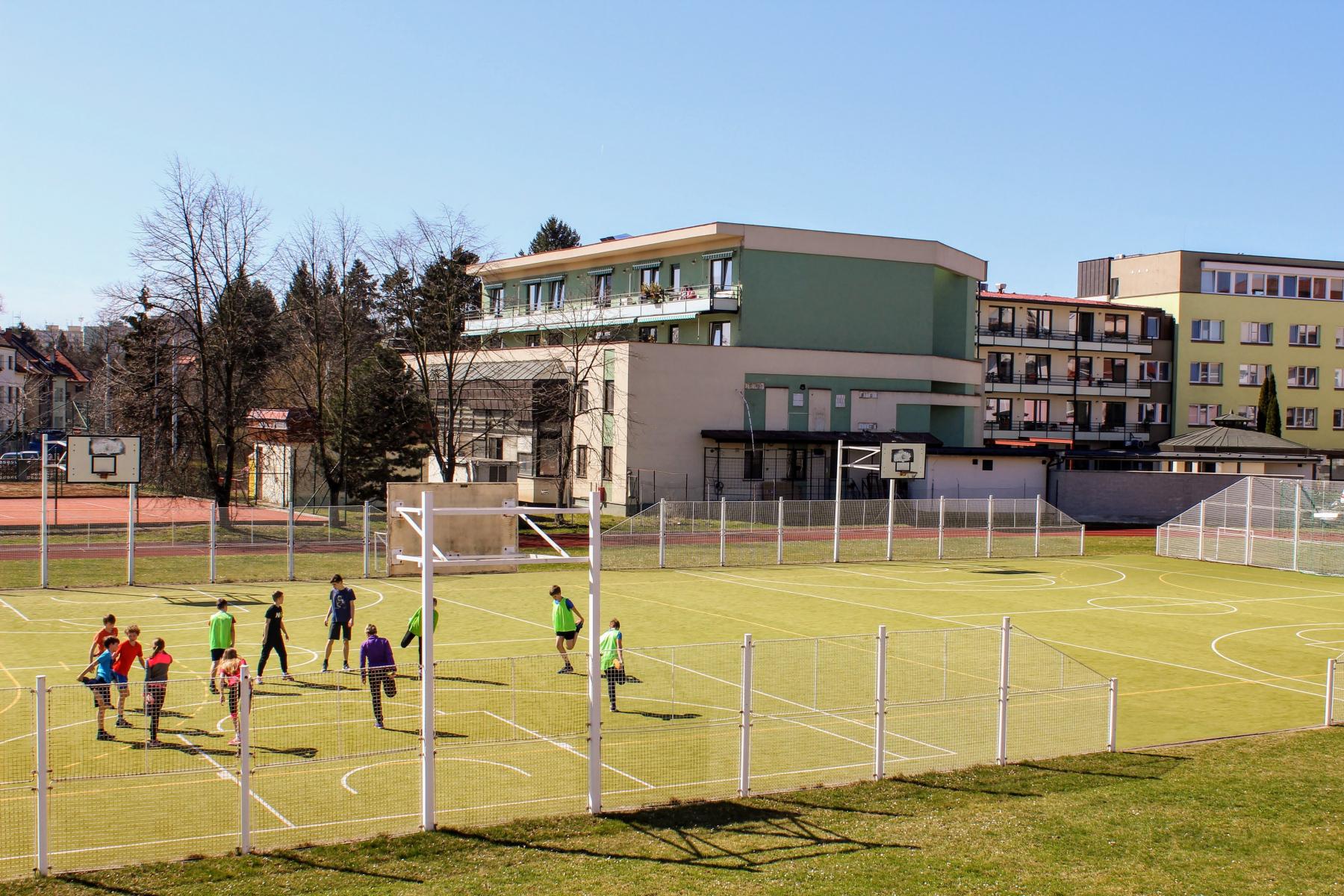 Gymnázium, Pardubice, Dašická - sportovní areál foto 4