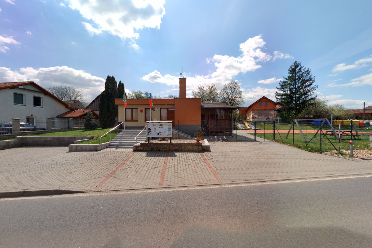 Máslojedy - obecní úřad foto 2