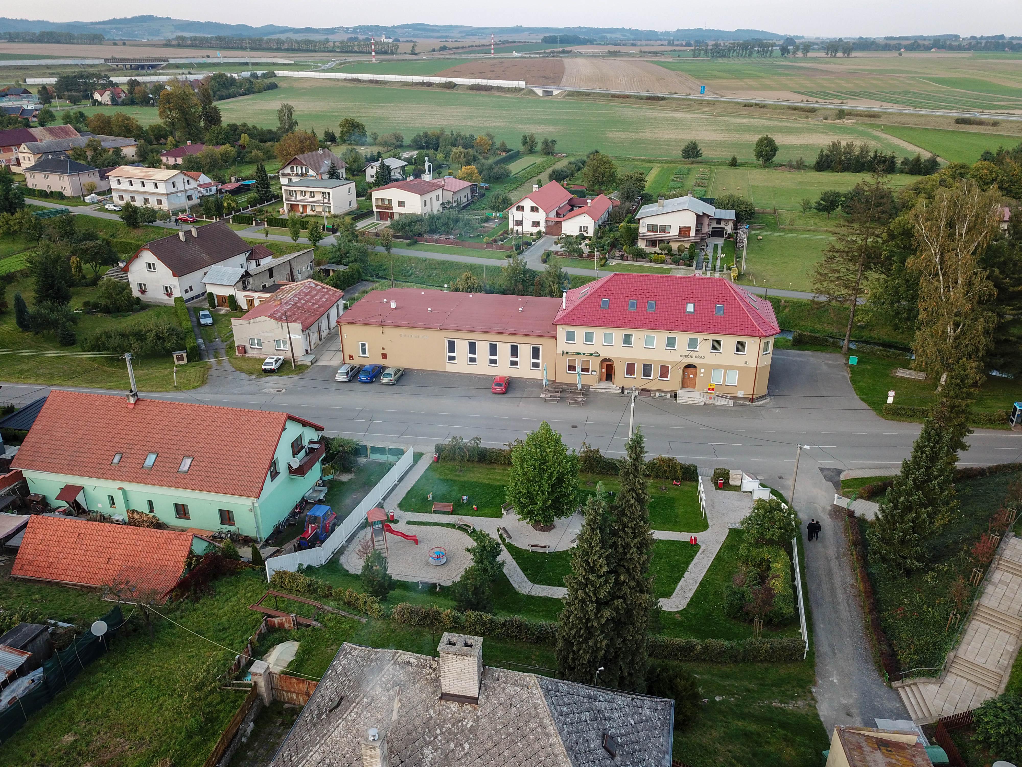 Hladké Životice - obecní úřad foto 2