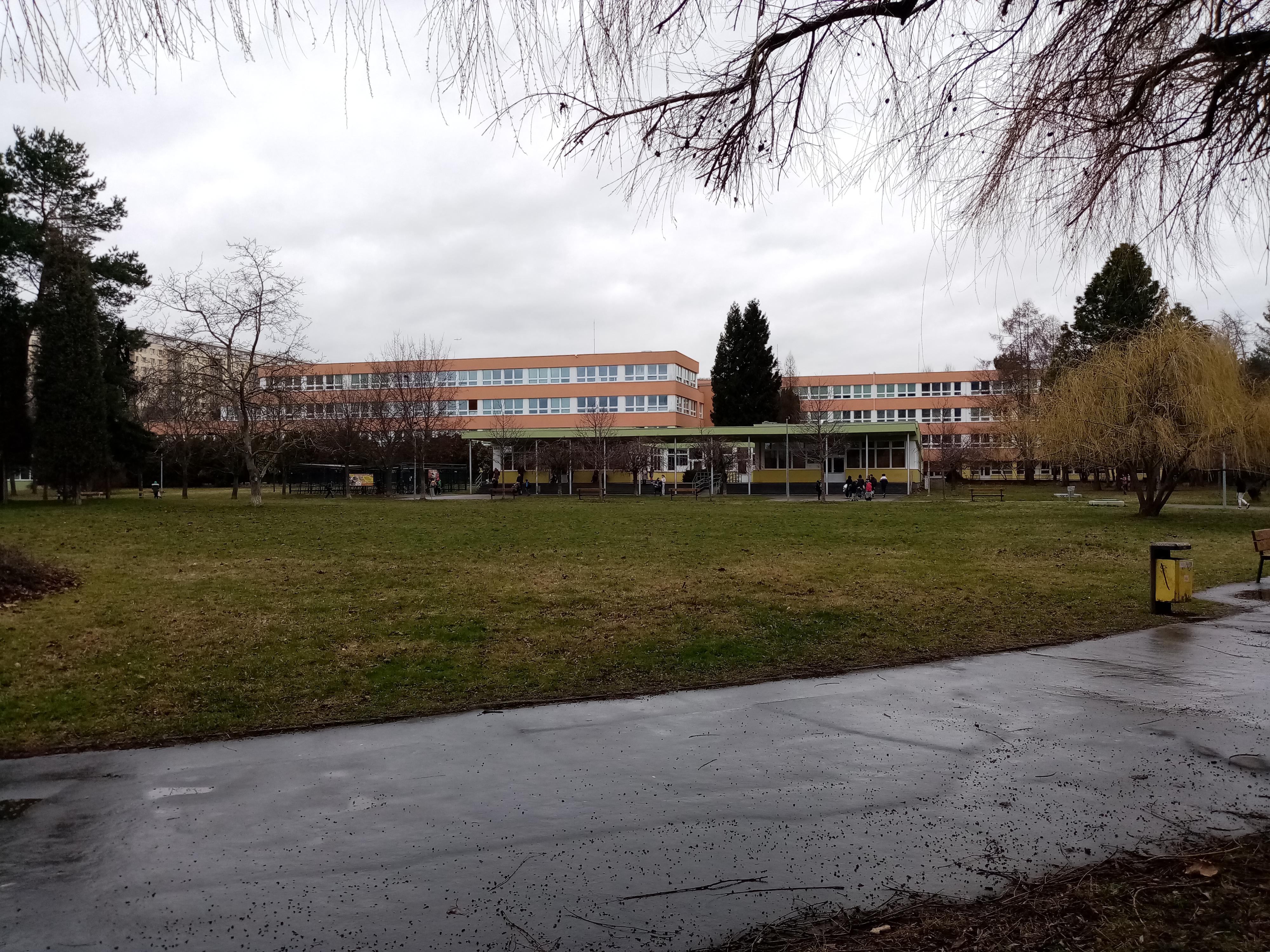 ZŠ Praha 8, Burešova foto 2