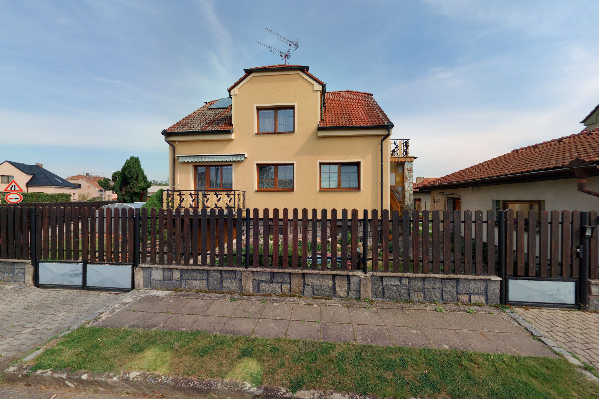 Servis Pireos - Roman Bárta