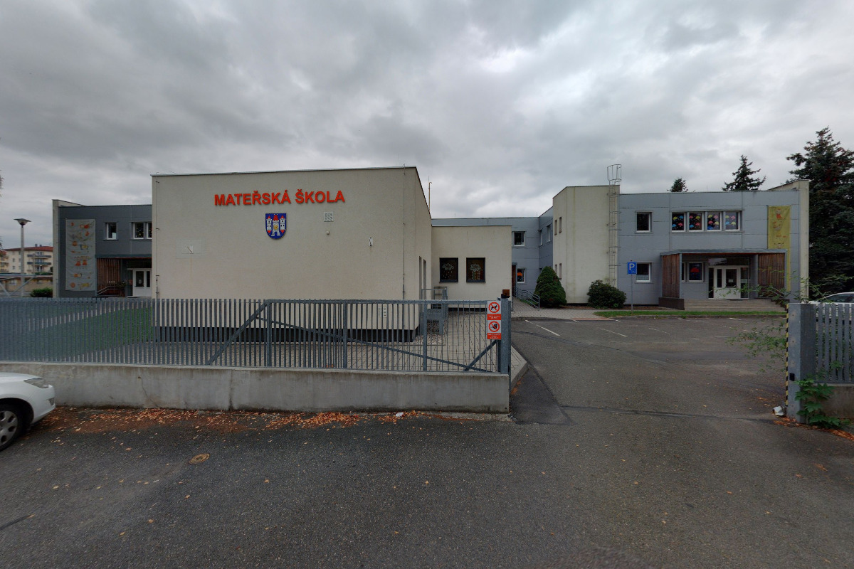 MŠ Dobřany, Stromořadí