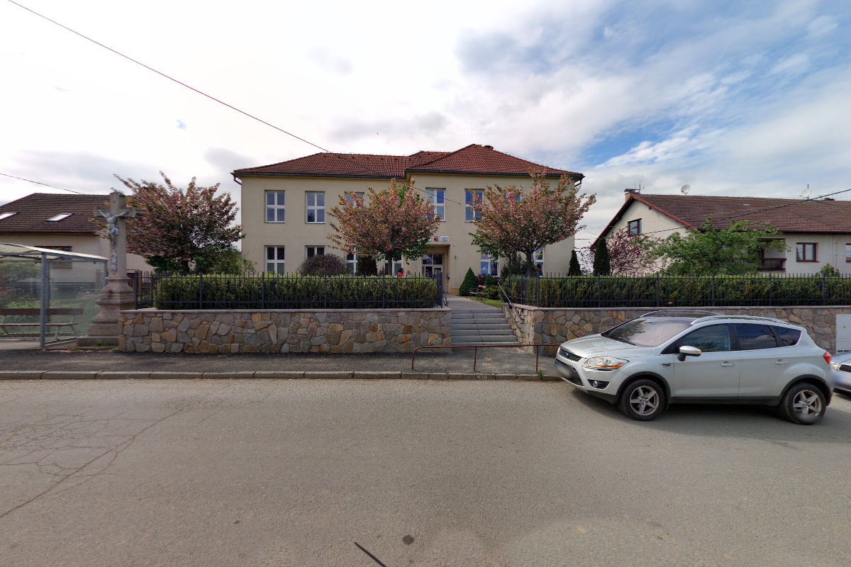 Místní lidová knihovna Petrovice foto 2