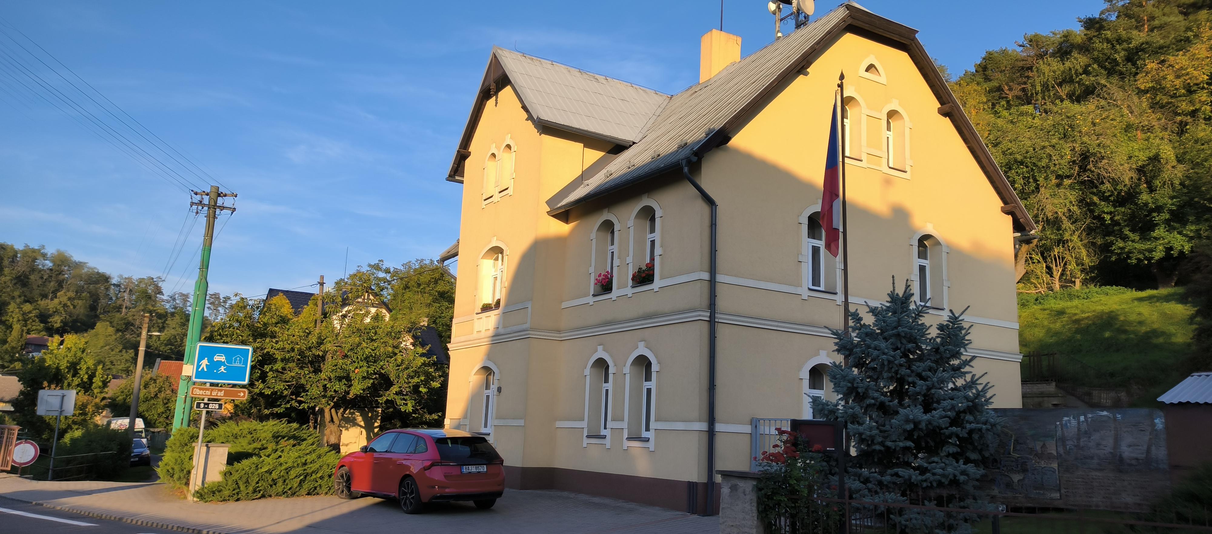 Želízy - obecní úřad foto 2