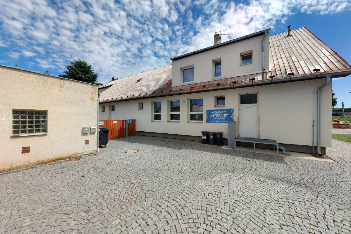 Nabíjecí stanice Kulturní dům Senomaty foto 2