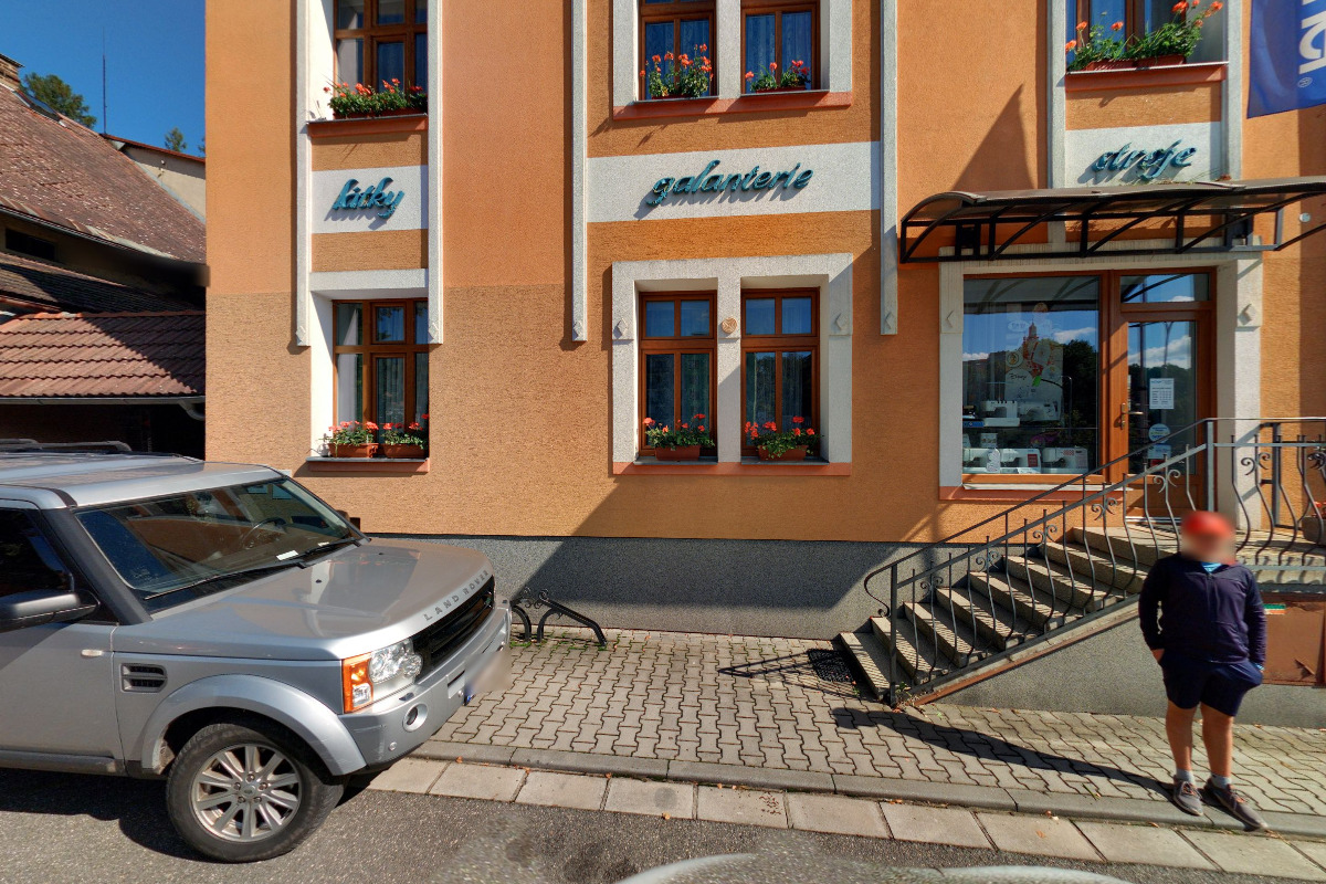 ŠICÍ A PLETACÍ STROJE, spol. s r.o.