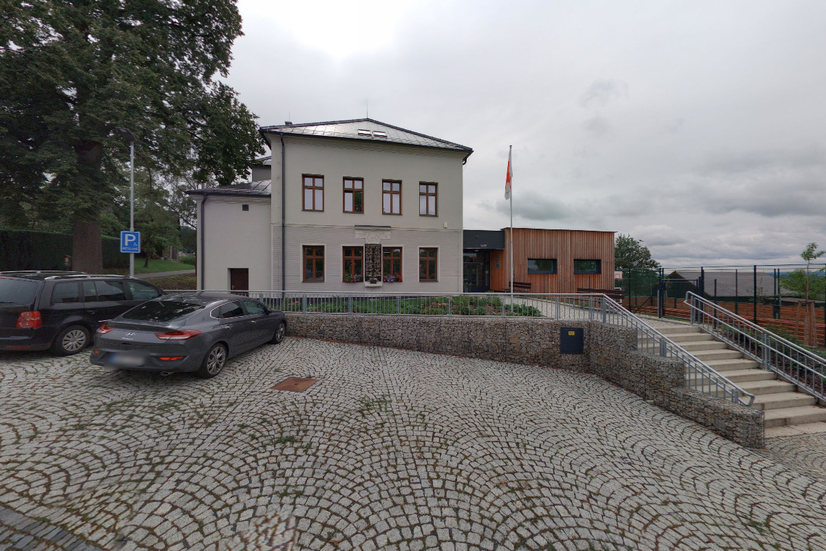 ZŠ Turnov - Mašov, U školy