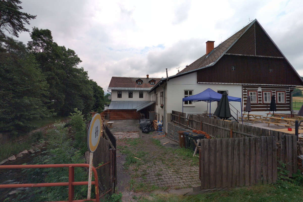 Poloroubenka Dřevěnka foto 5