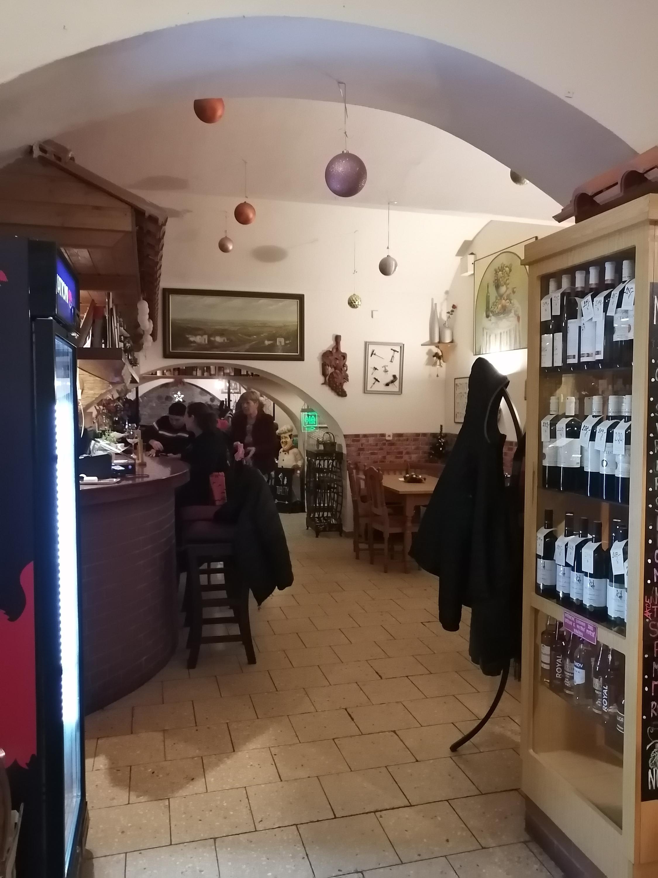 Vinotéka & Vinárna U Dómu foto 3