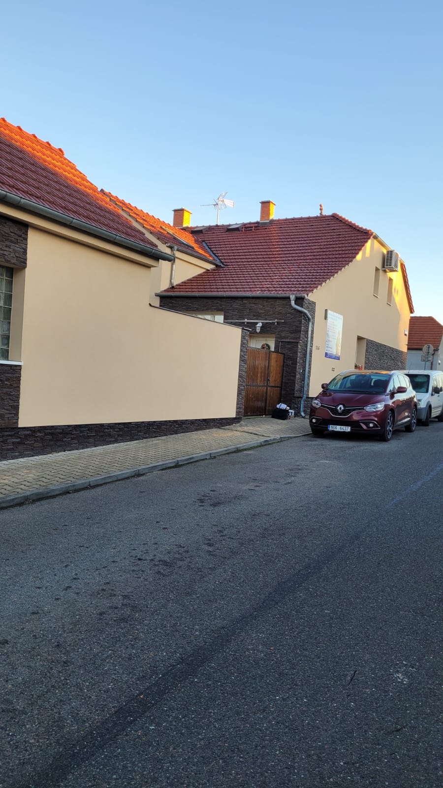 Lenka Hrušková-certifikovaný makléř RE/MAX 4 you foto 2