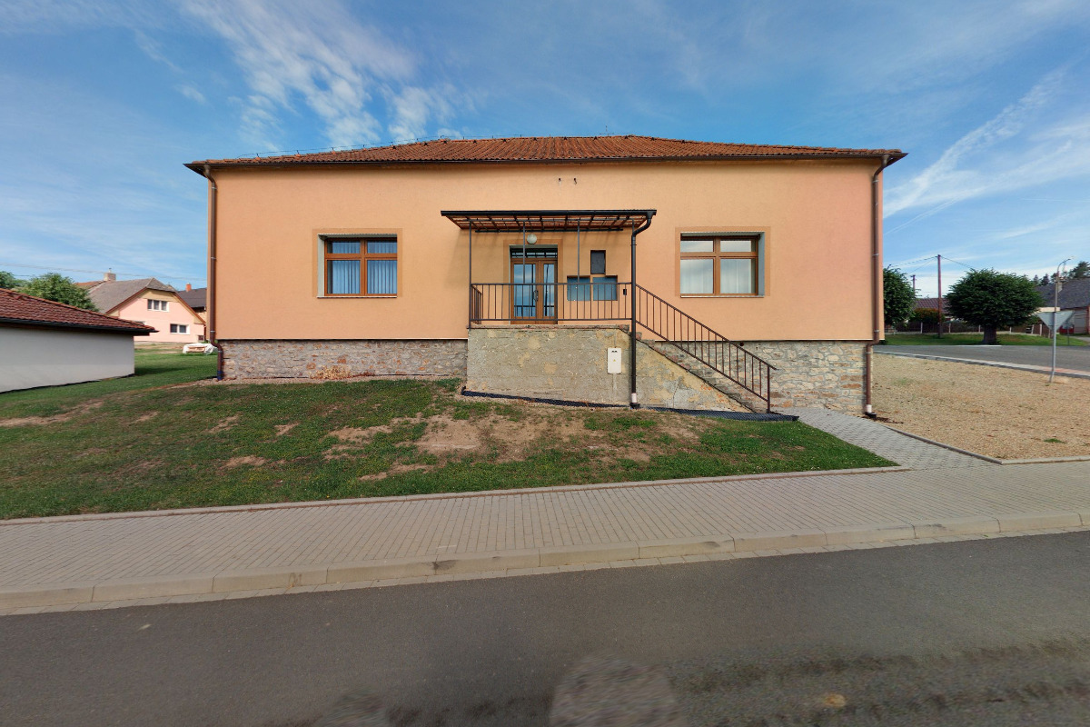 Těškov - obecní úřad foto 2
