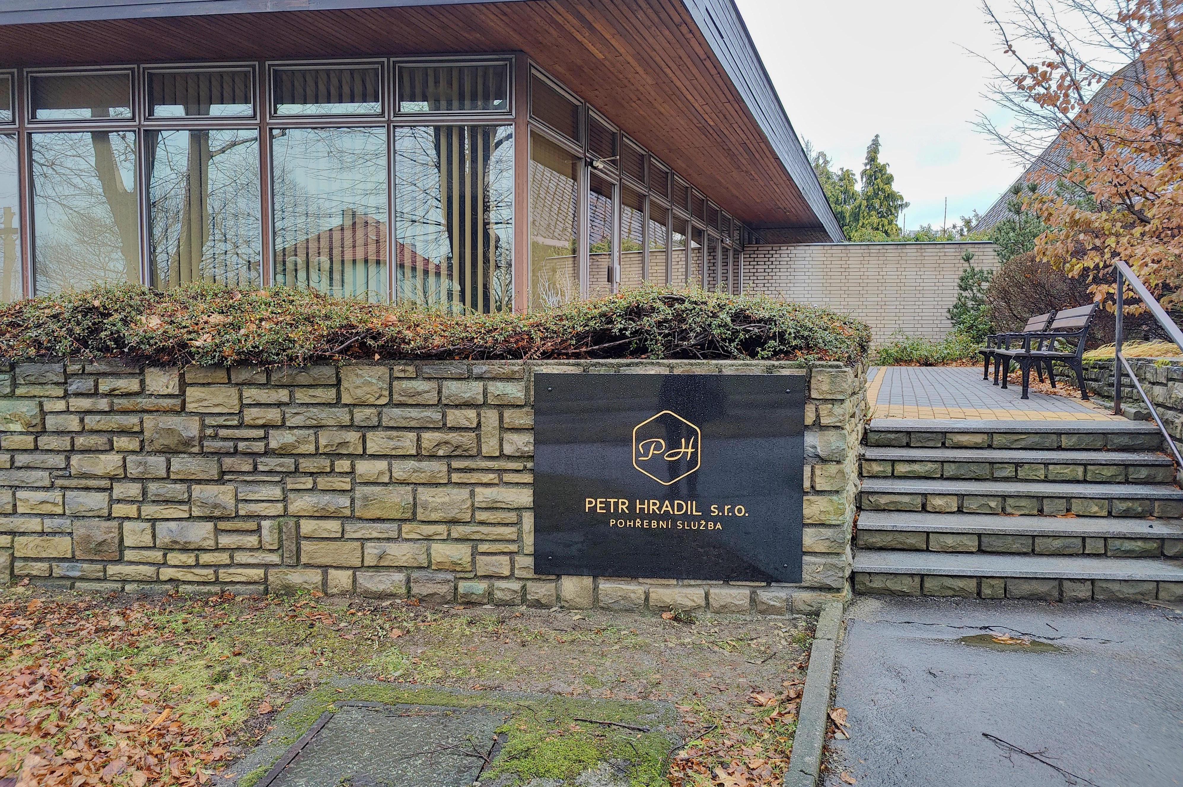 POHŘEBNÍ SLUŽBA PETR HRADIL