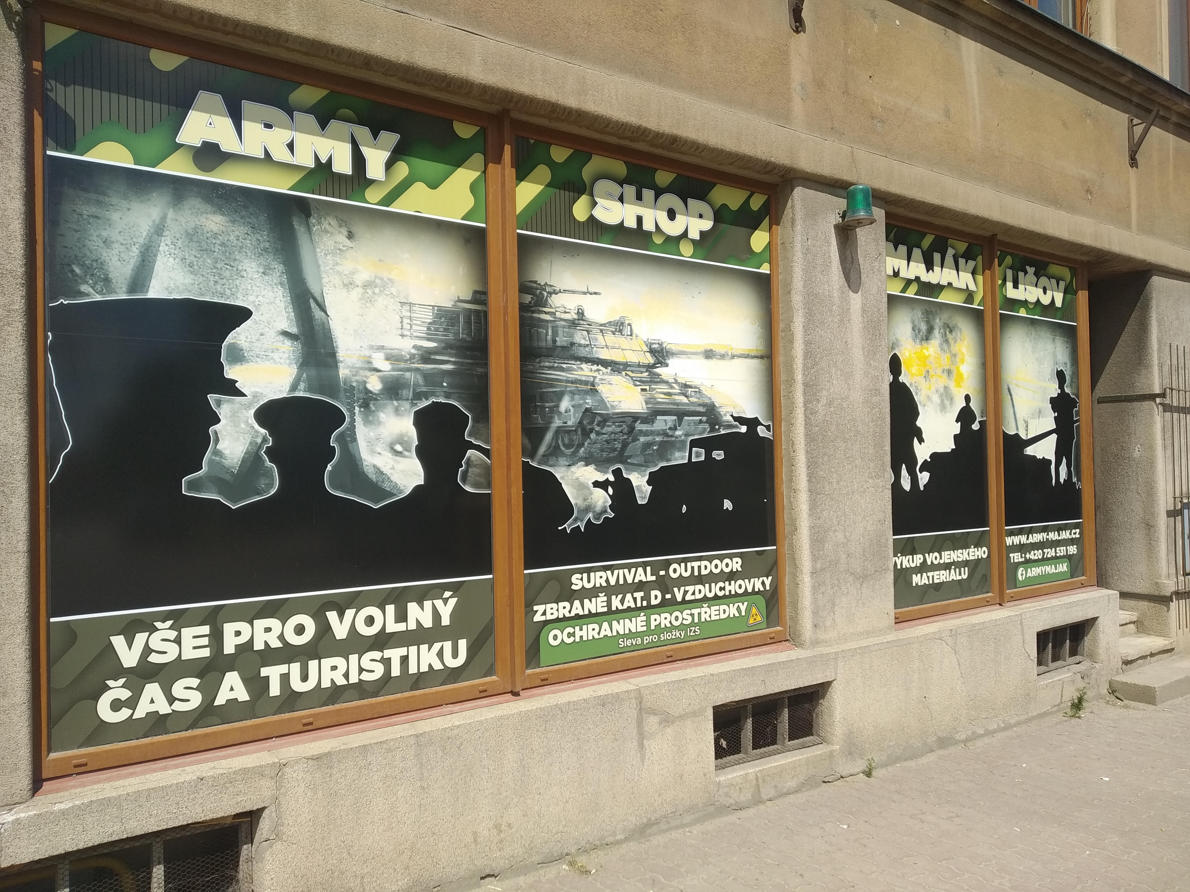 Armádní výprodej MAJÁK foto 3