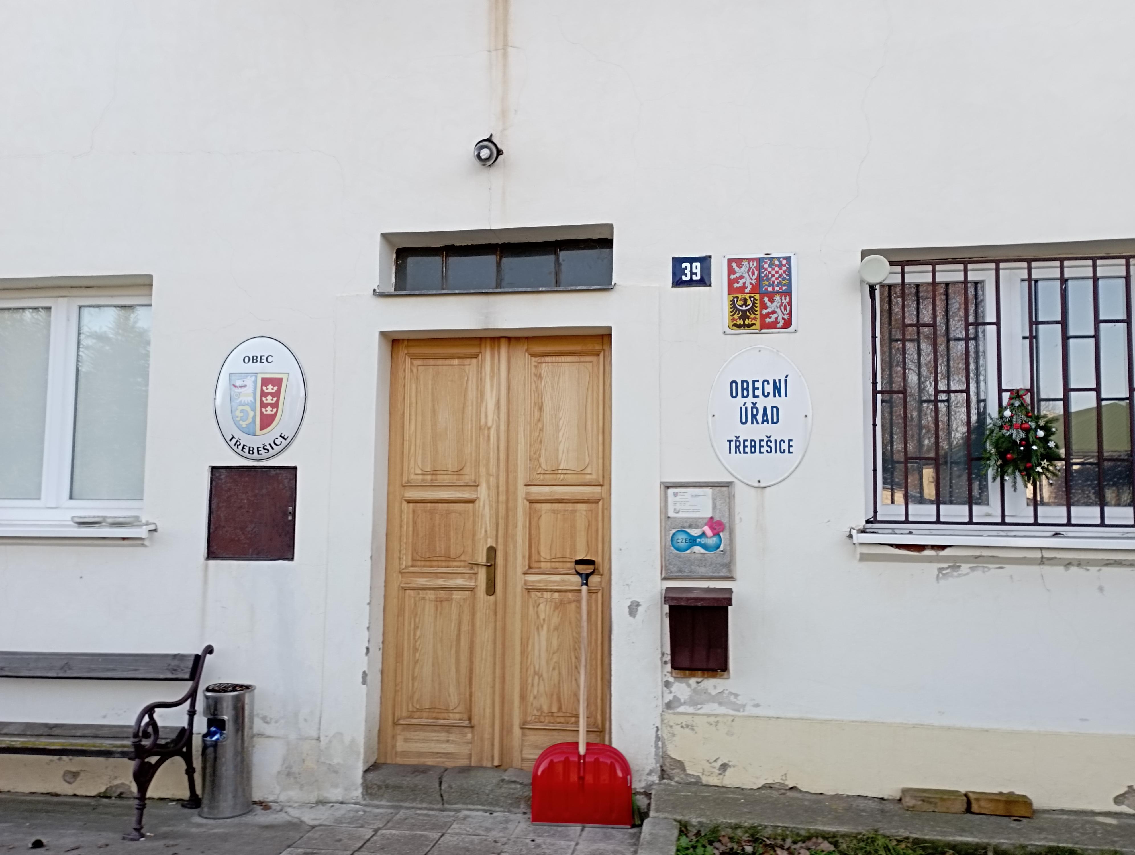 Třebešice - obecní úřad foto 3