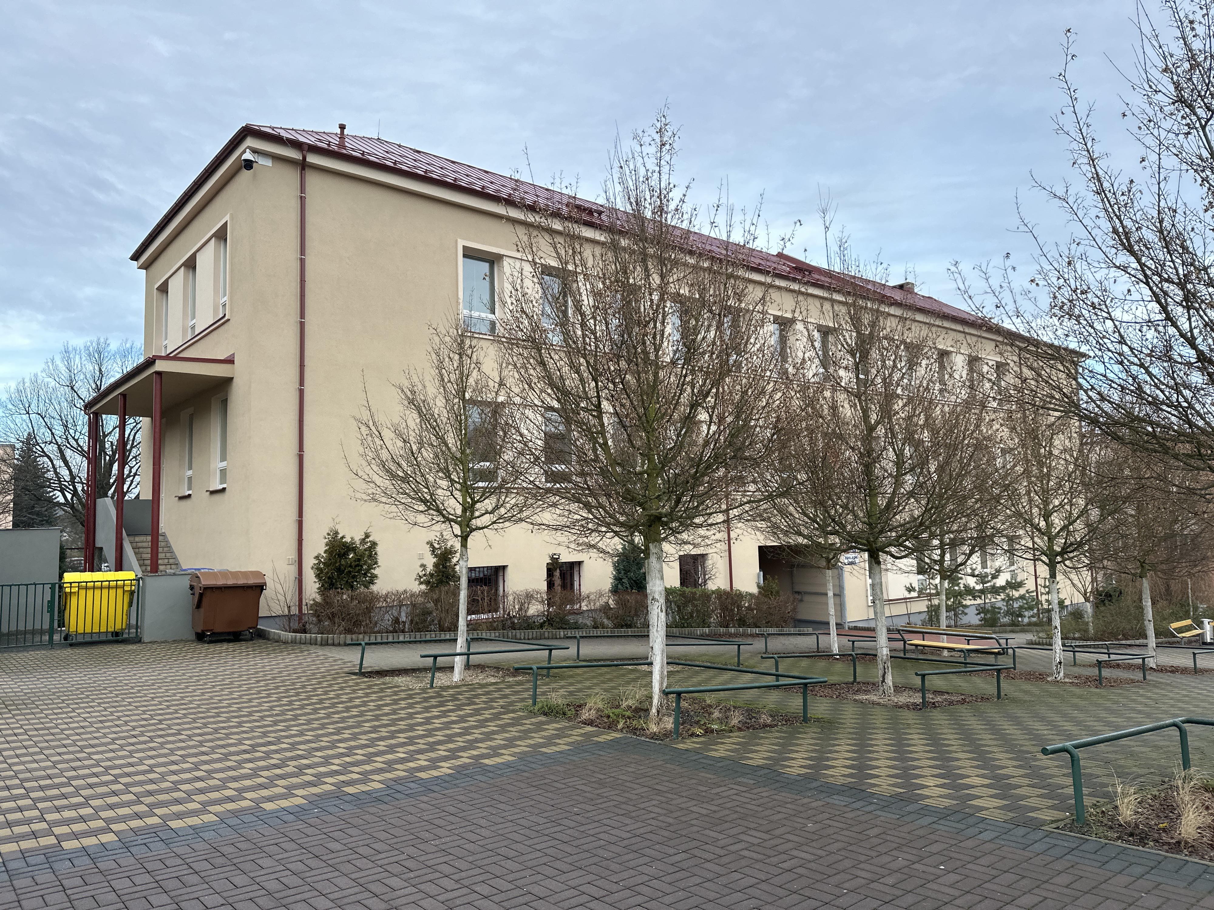 ZŠ Karlovy Vary, Školní foto 2