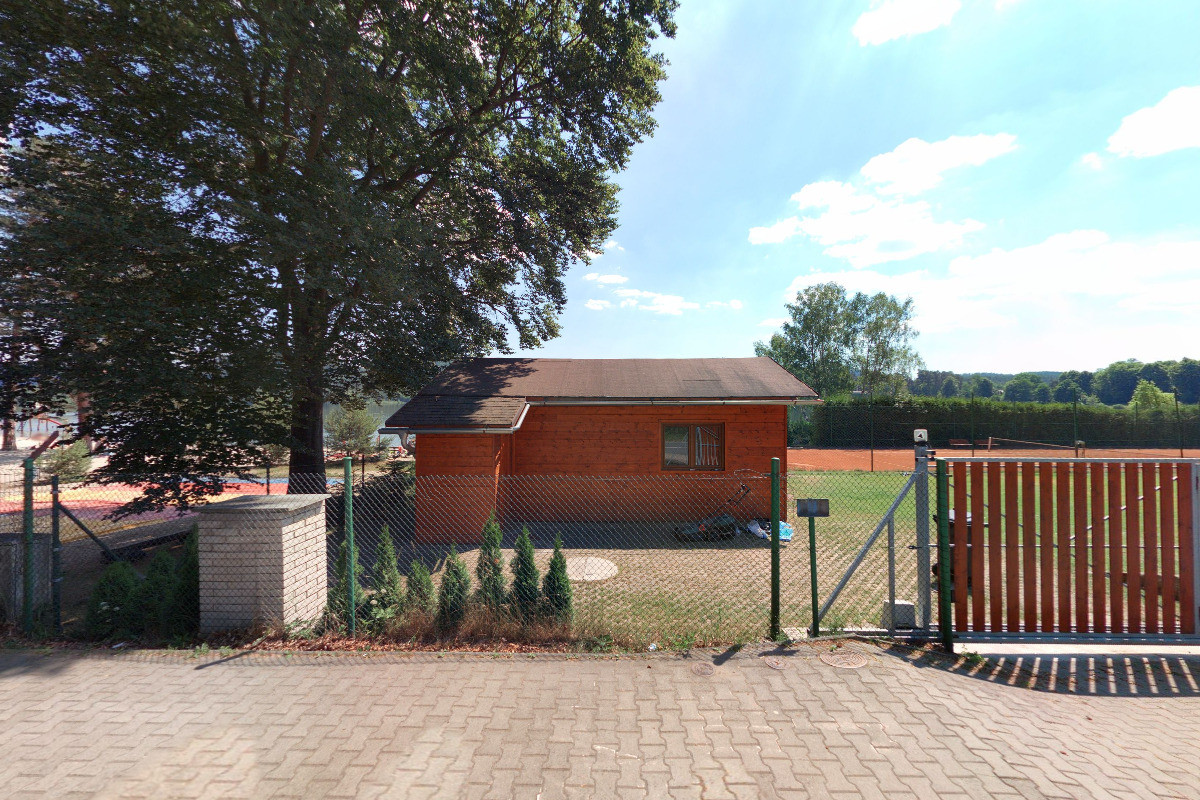 Občerstvení u tenisového kurtu