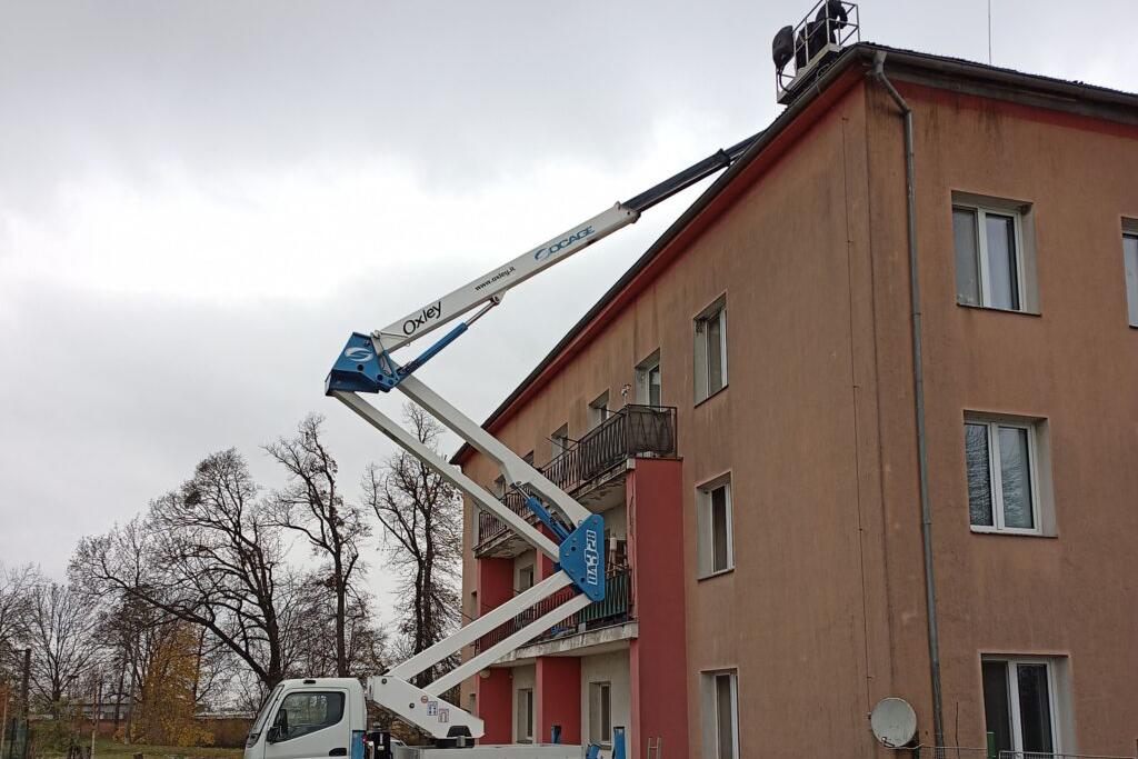 Pronájem vysokozdvižné kloubové plošiny