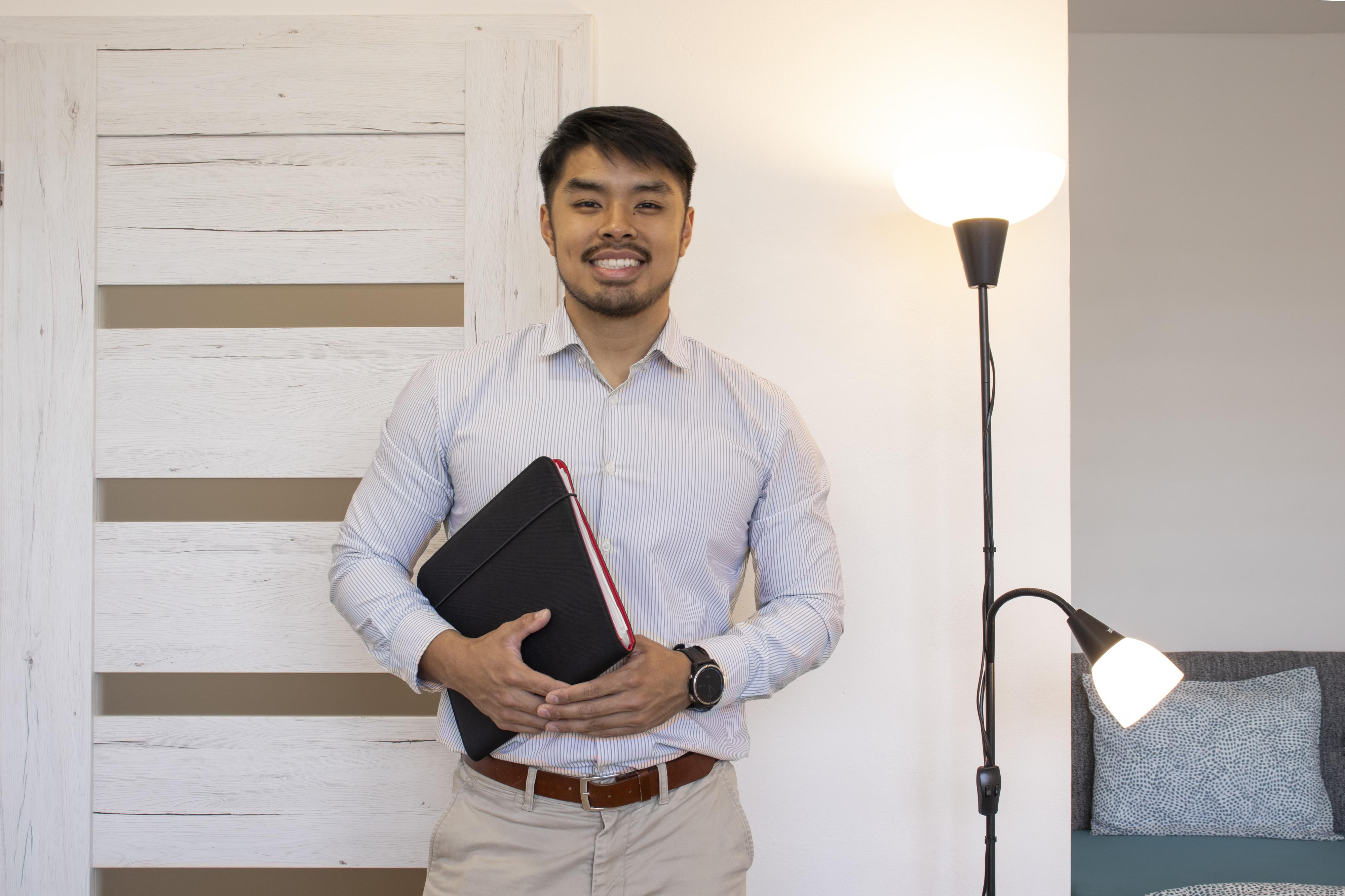 Minh Nguyen - RE/MAX Centrum, realitní makléř foto 3