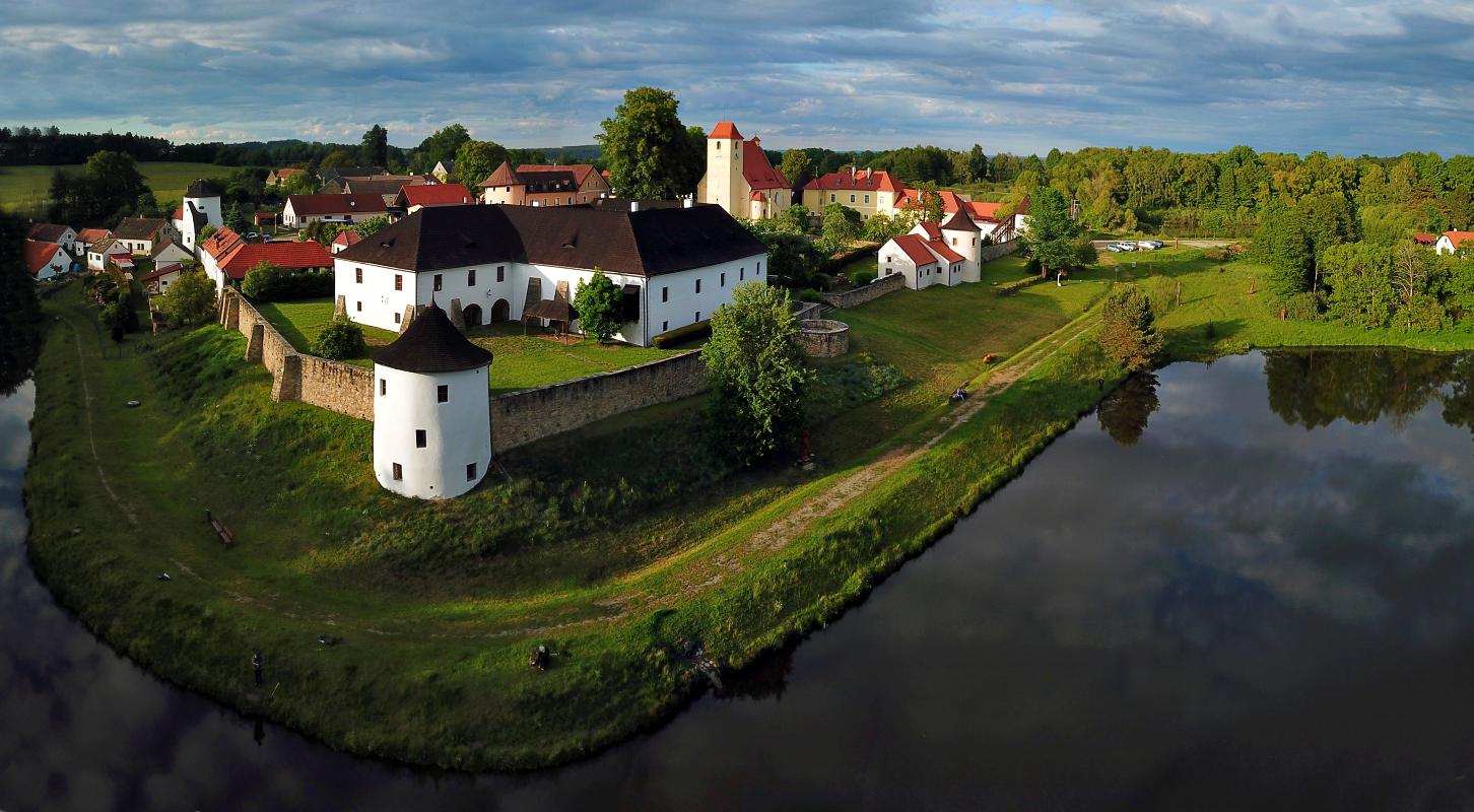 Tvrz Žumberk u Nových Hradů