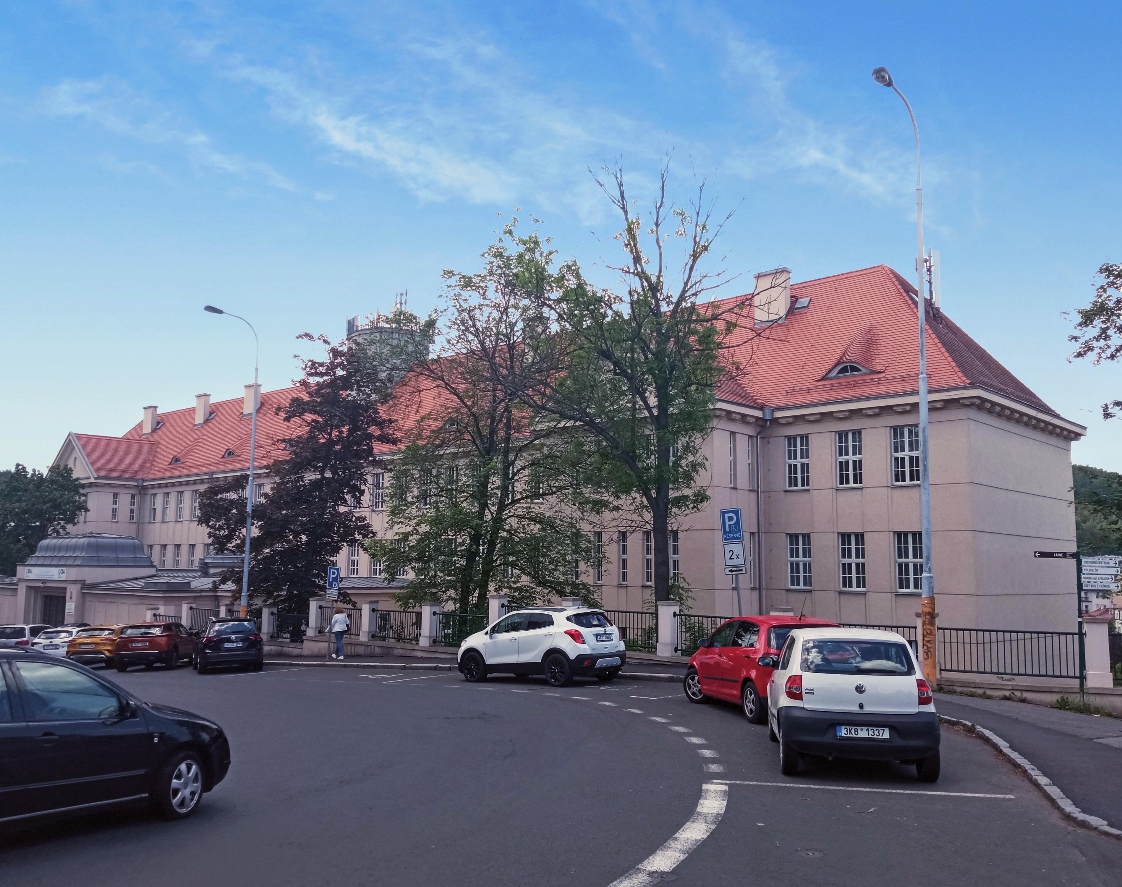 Vyšší odborná škola cestovního ruchu Karlovy Vary, Bezručova foto 4
