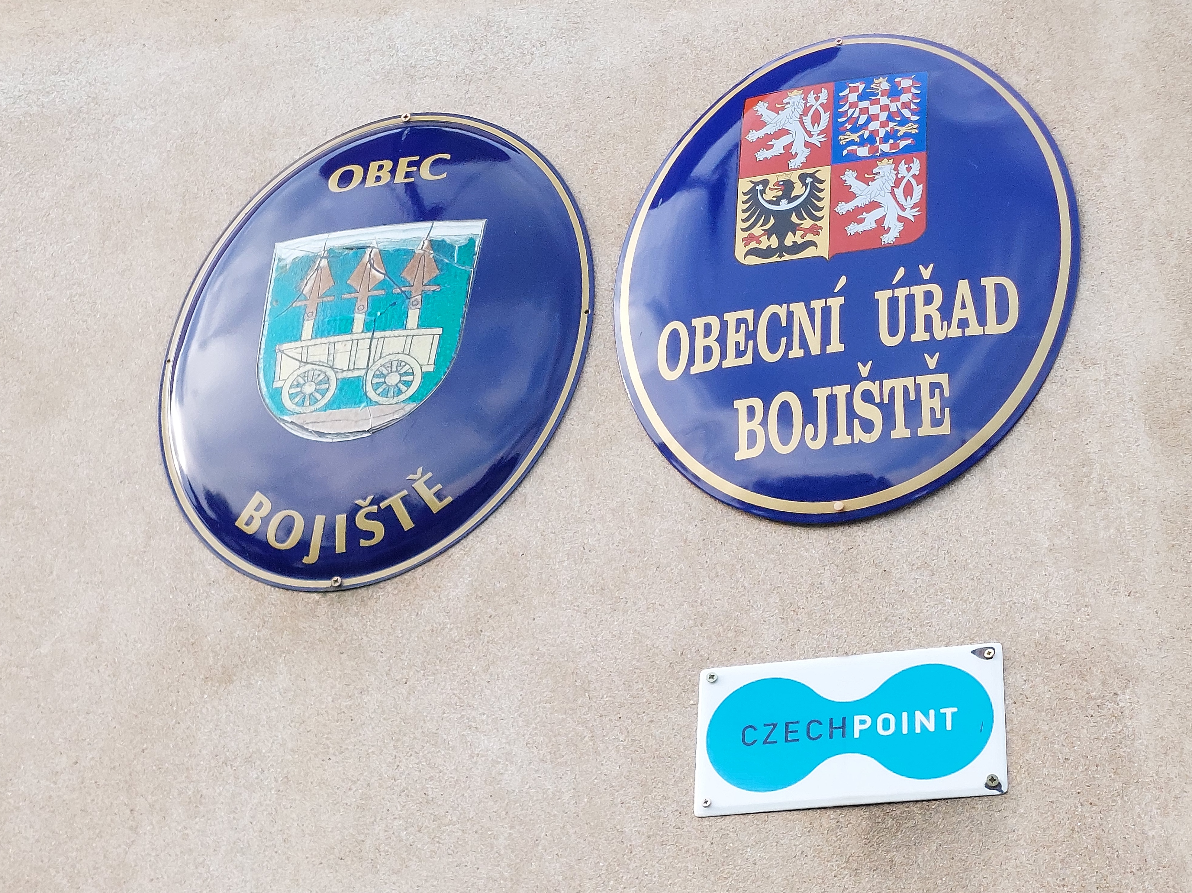 Bojiště - obecní úřad foto 2
