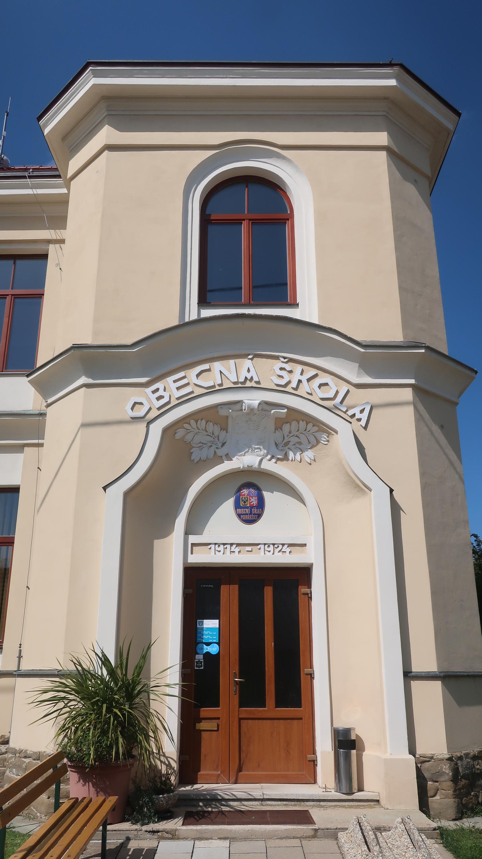 Podbřežice - obecní úřad foto 3