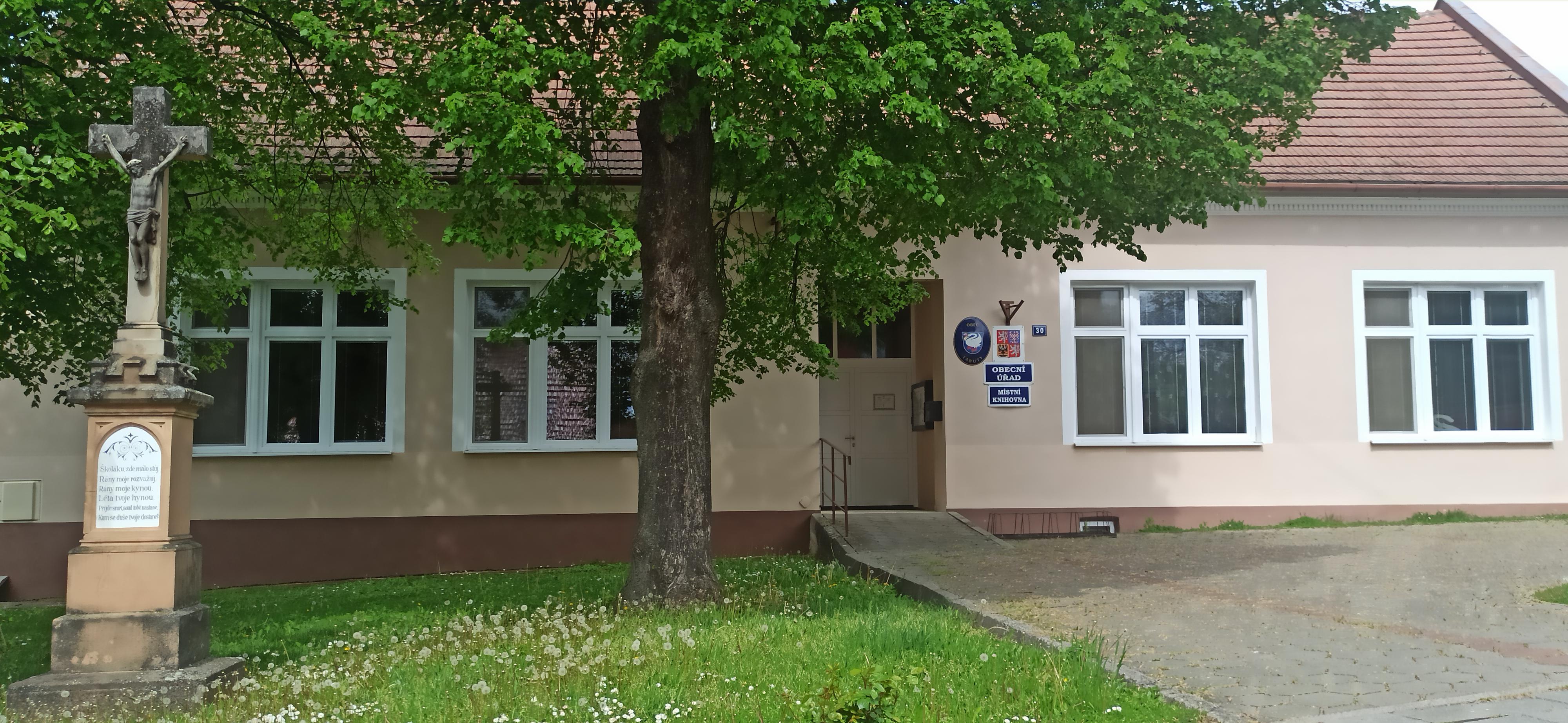 Labuty - obecní úřad foto 3