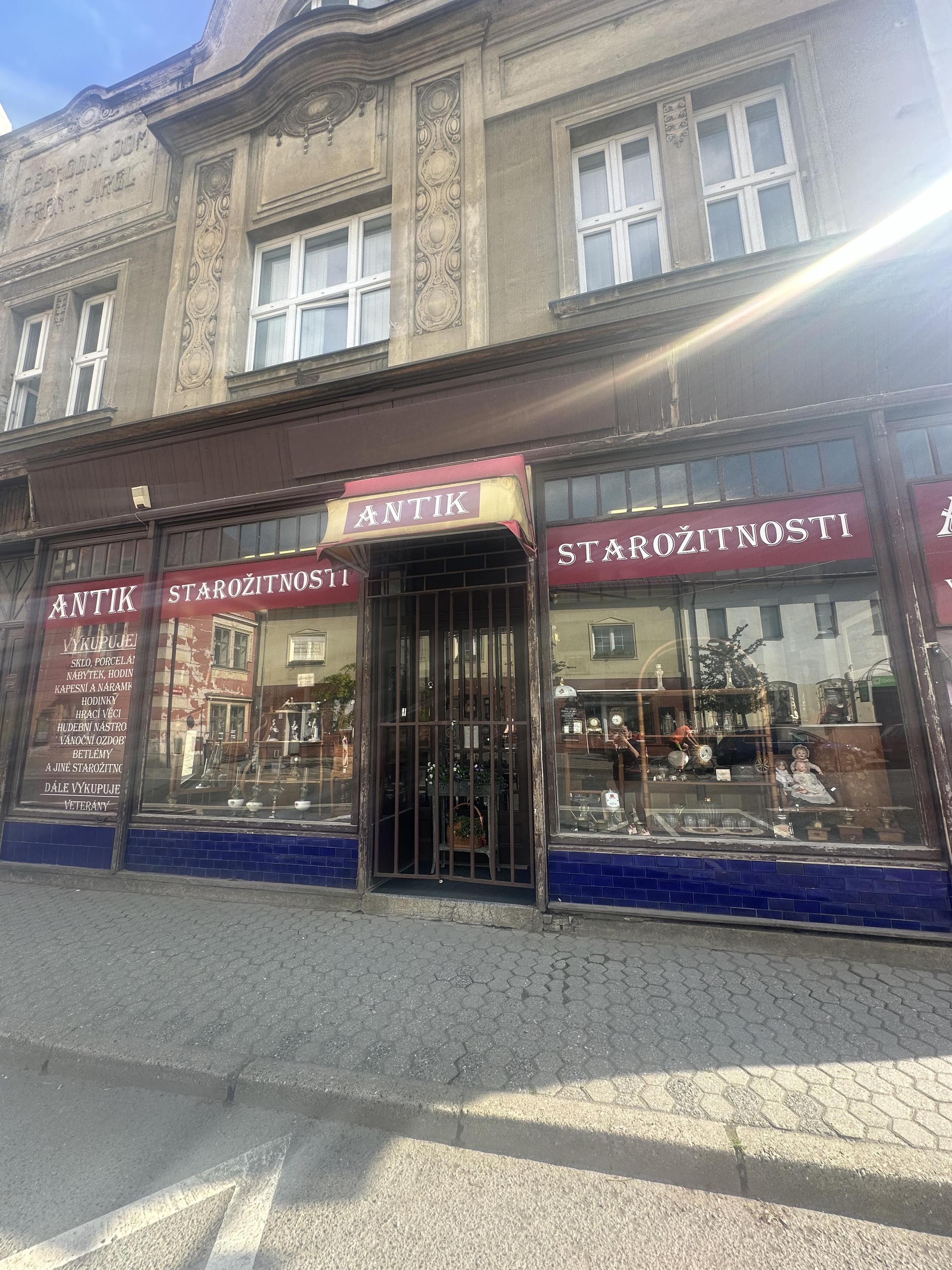 Starožitnosti Antik Unhošť foto 1