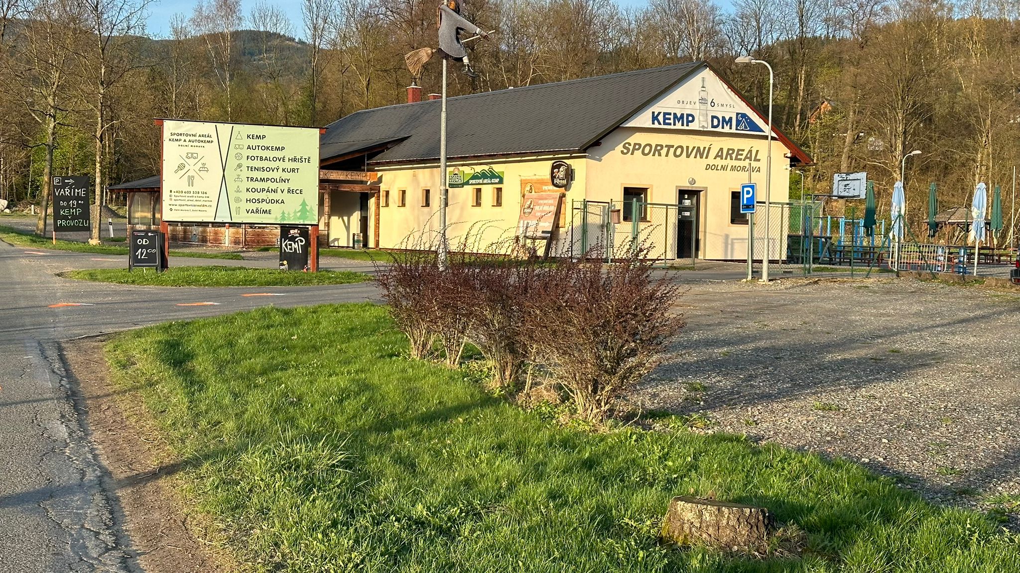 Sportovní areál DM - tenisové kurty foto 6