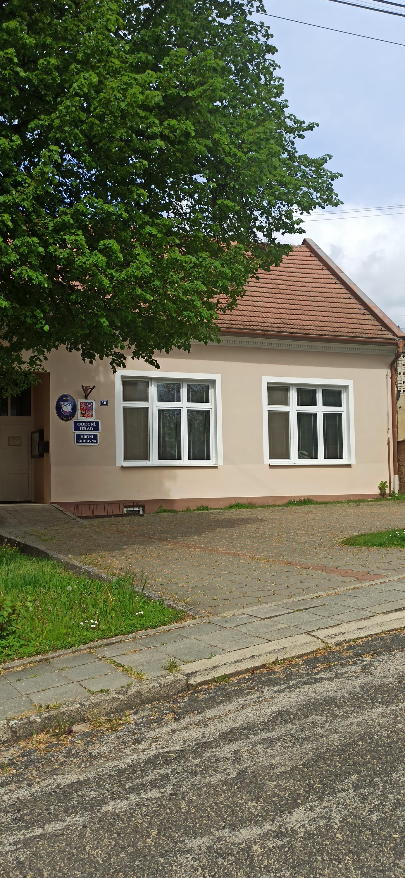 Labuty - obecní úřad foto 2