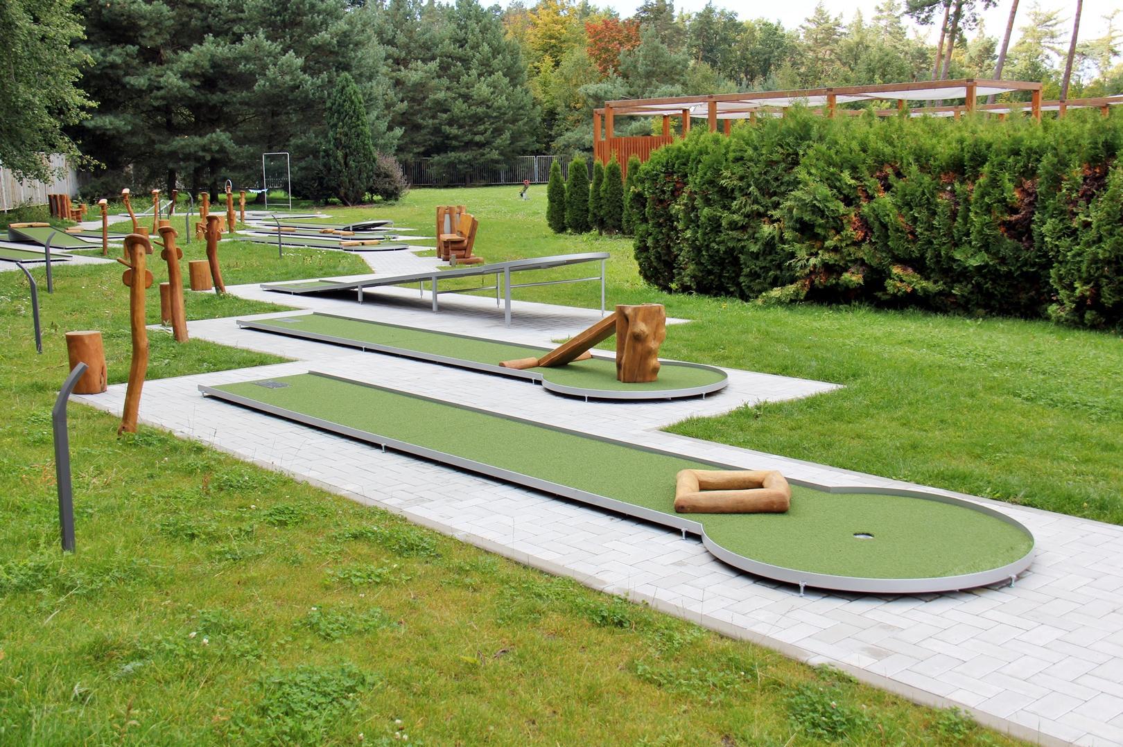Minigolf u Letního koupaliště SLetiště