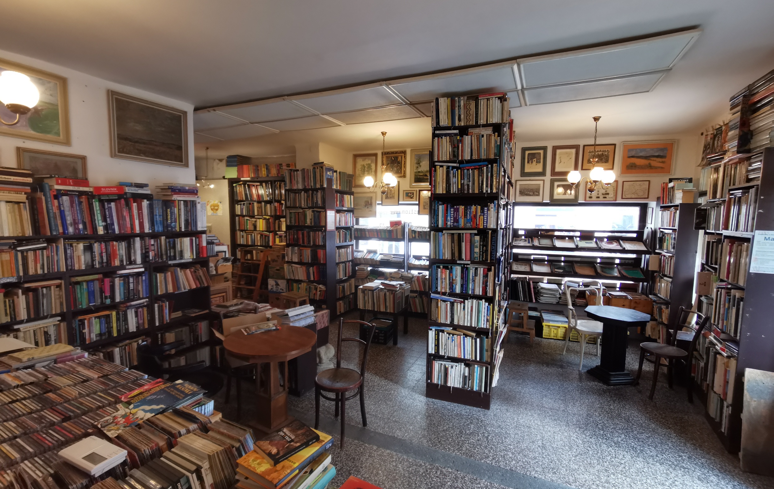 Antikvariát a galerie Bastion foto 2