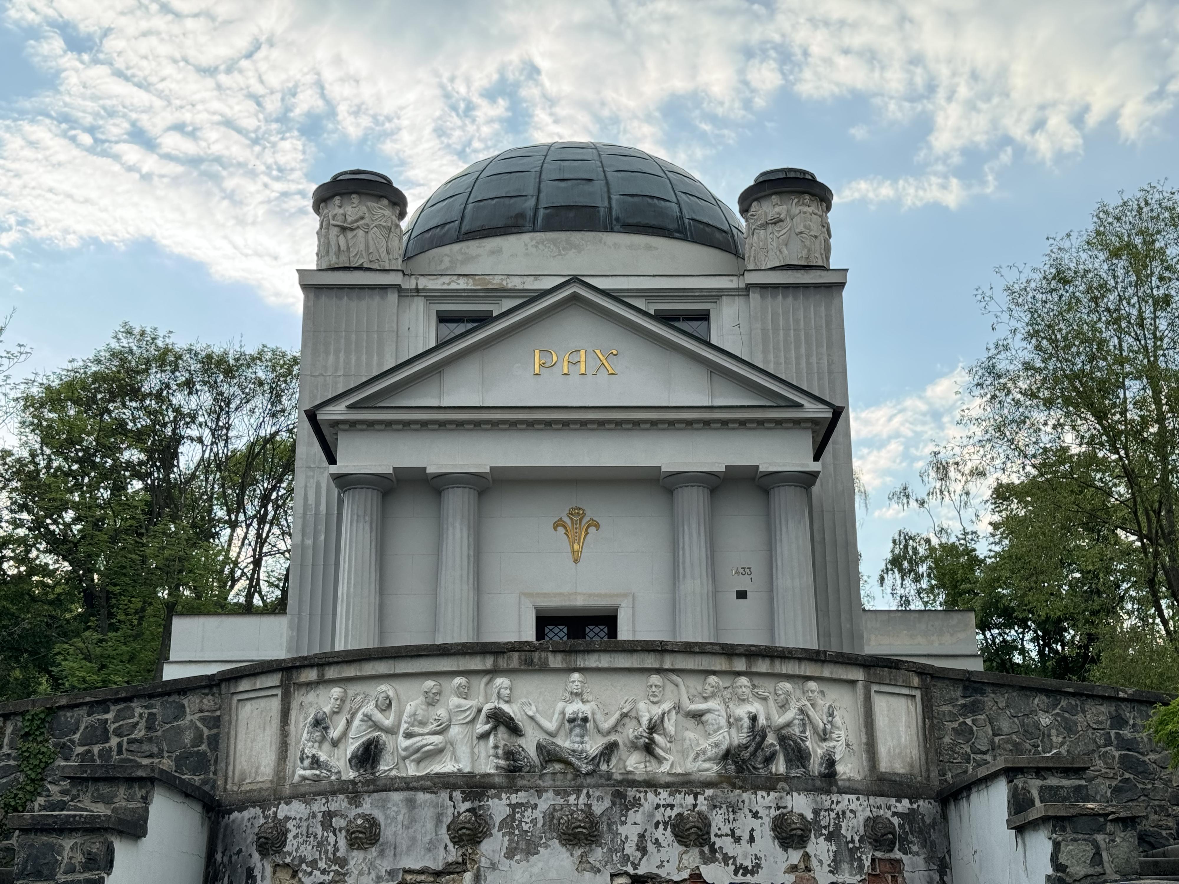 Mezinárodní památník obětem II. světové války v Mostě foto 3