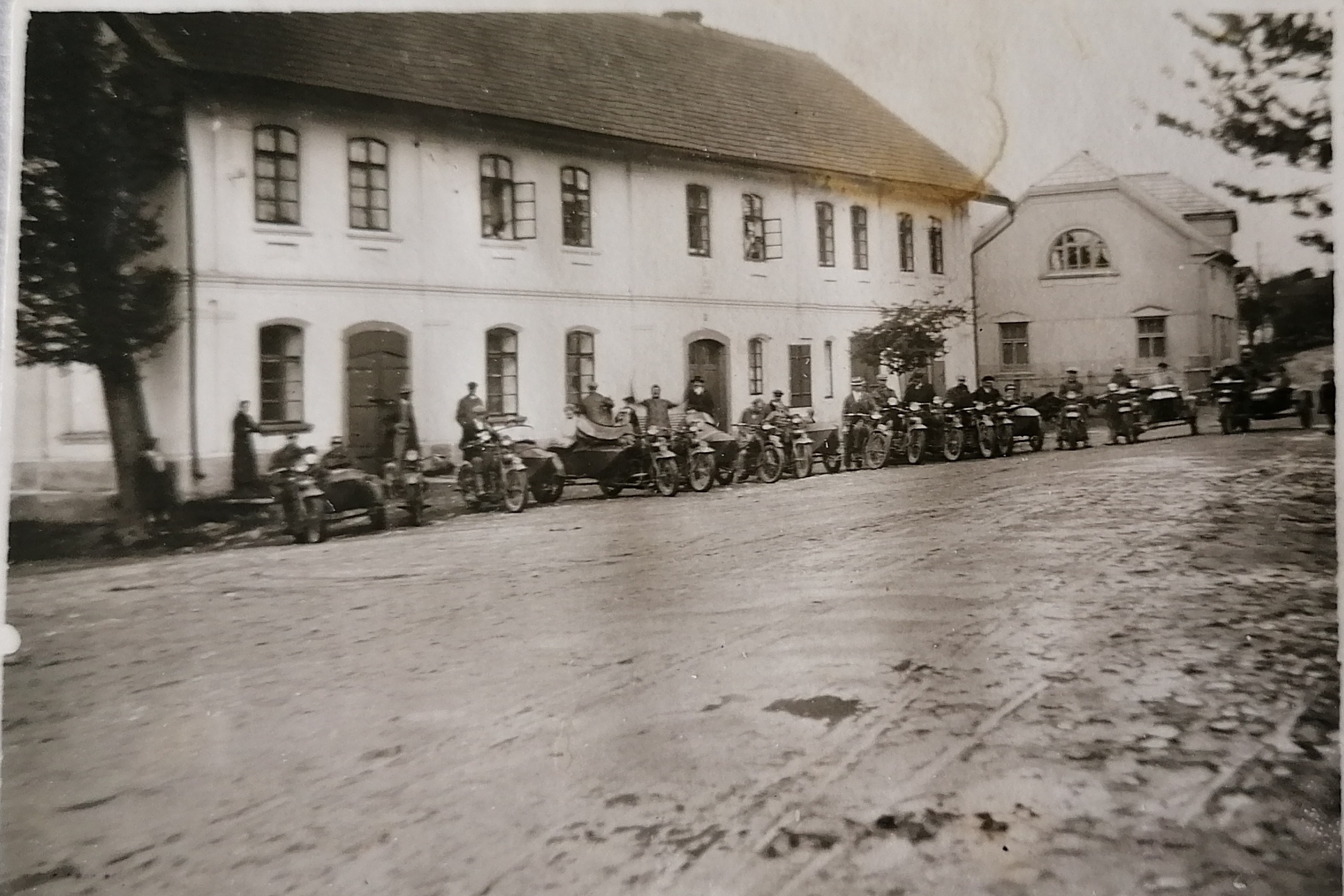 MOTO Červený foto 6