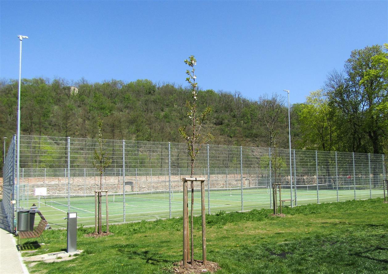 Tenisové kurty - Zámecká zahrada Oslavany foto 3