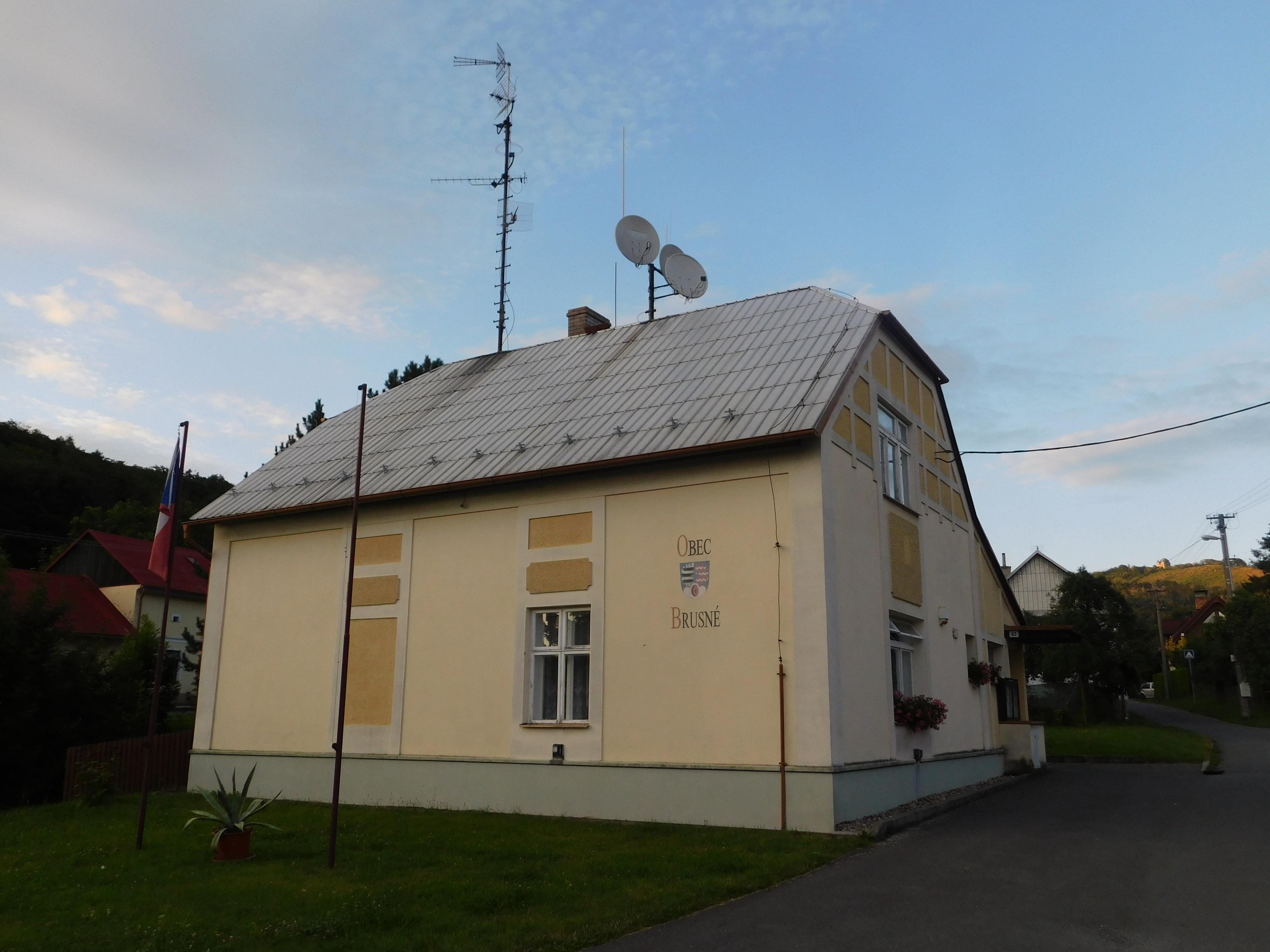 Brusné - obecní úřad foto 2