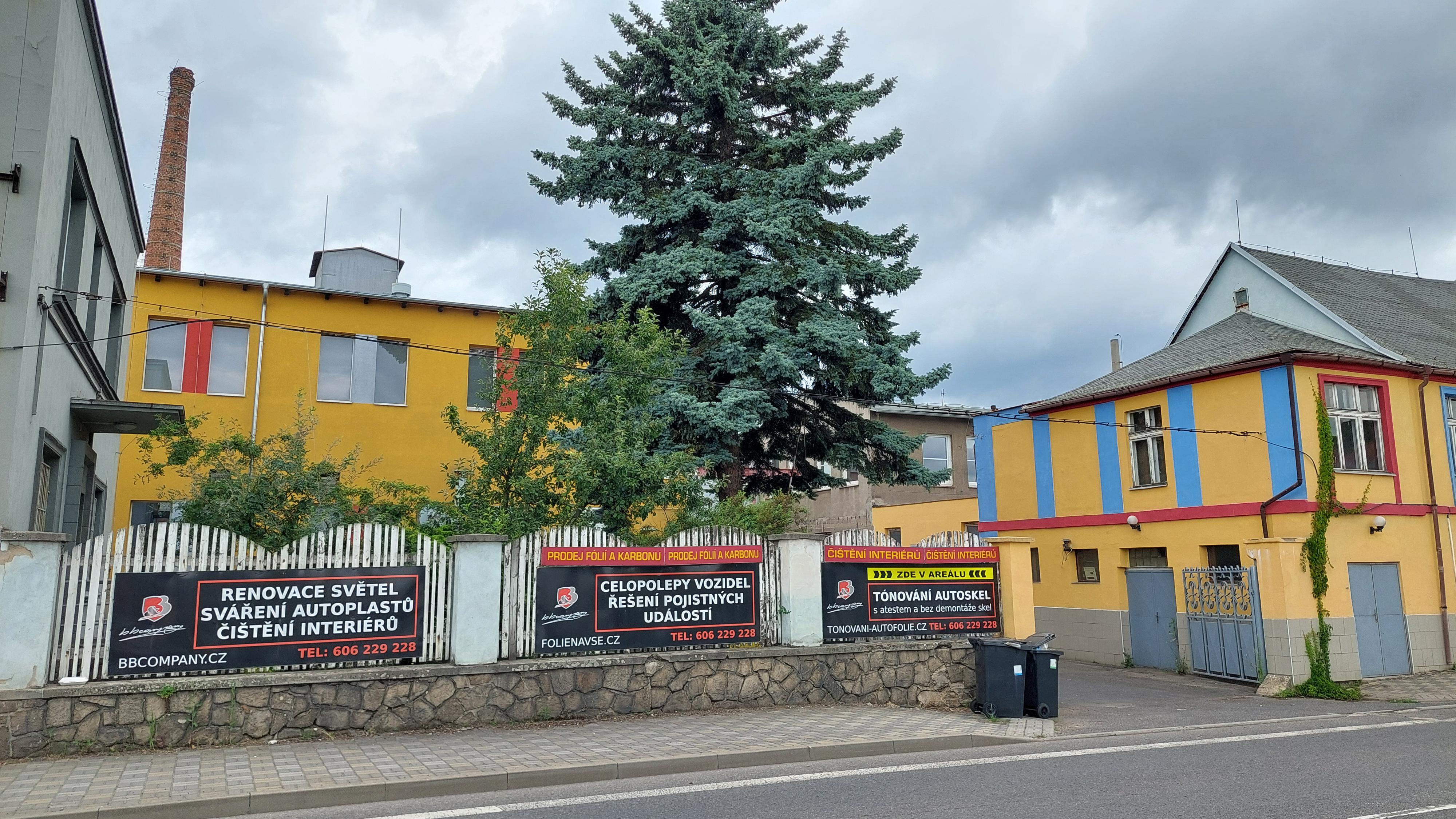 Autoservis u zahradnictví foto 3