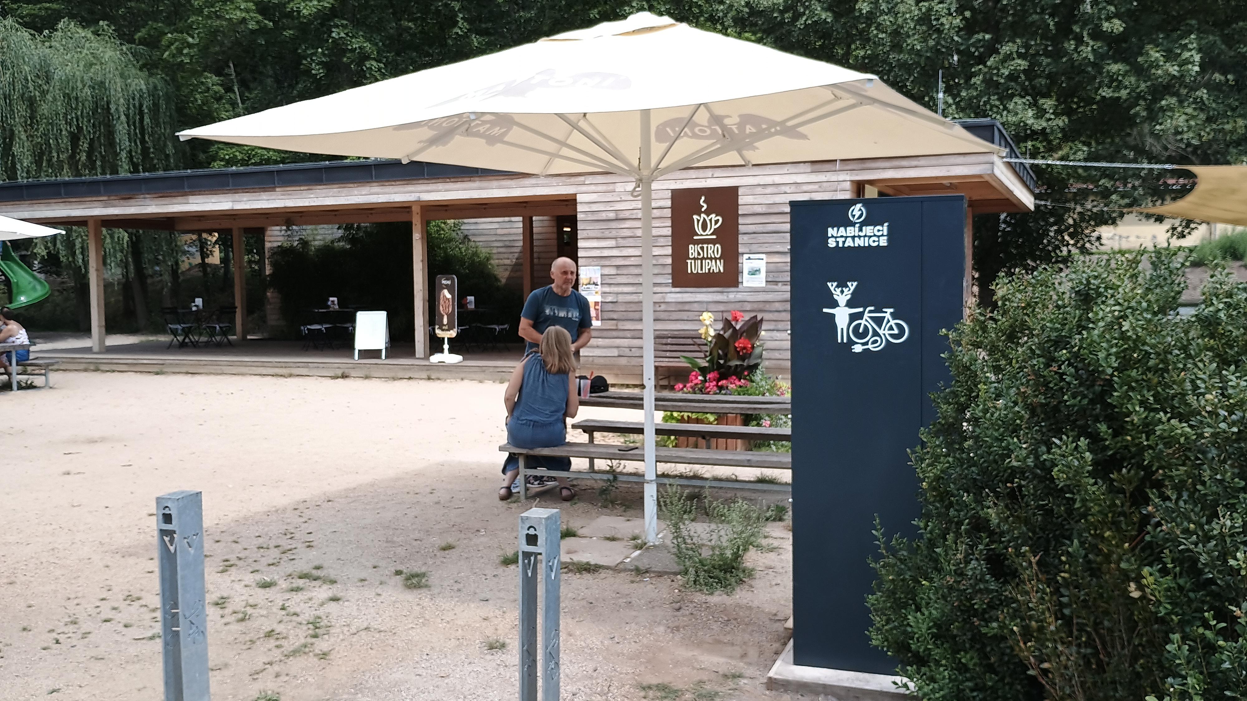 Nabíjecí stanice pro elektrokola a mobilní zařízení foto 3