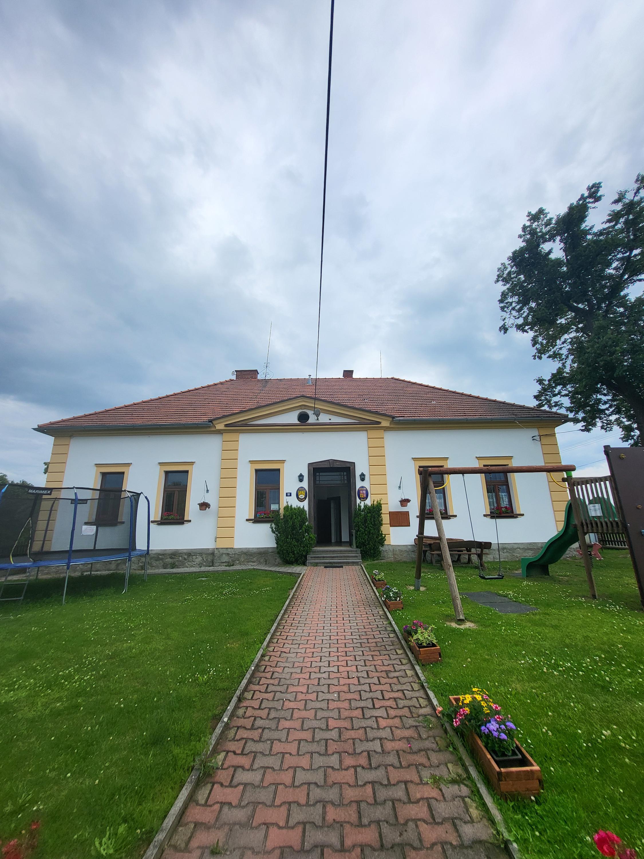 Chlum - obecní úřad foto 2
