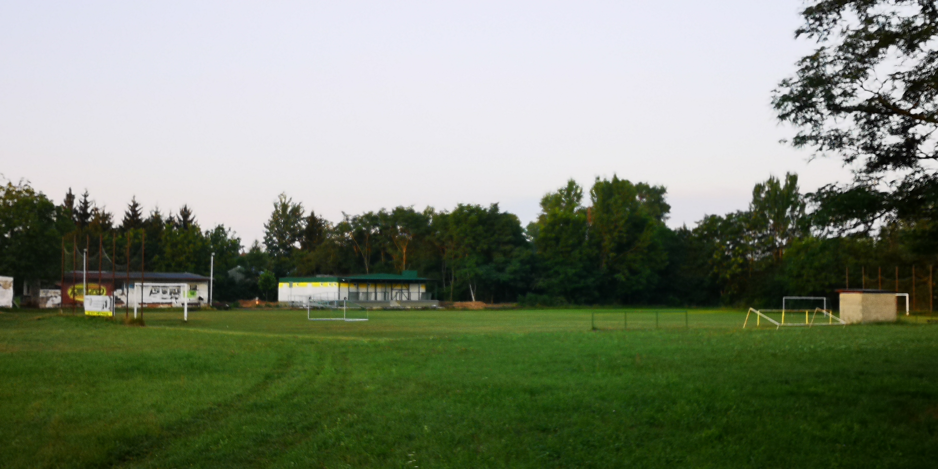 Fotbalové hřiště Drahelice foto 3