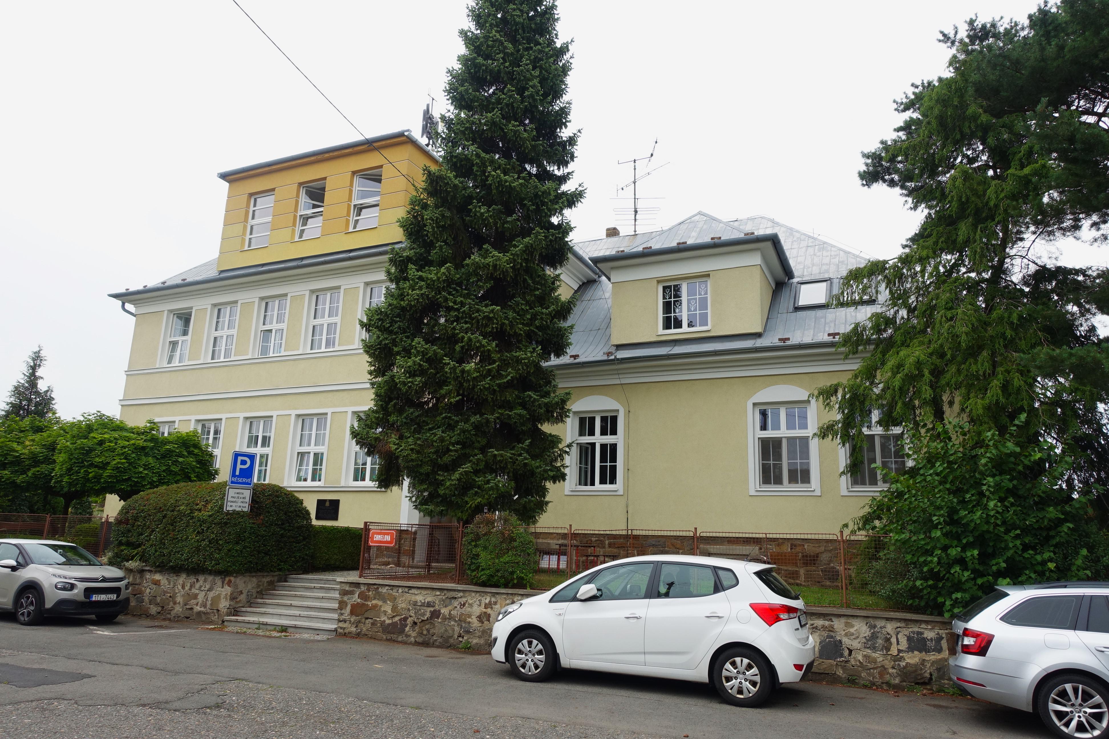 ZŠ a MŠ Opava - Vávrovice, Chmelová foto 3