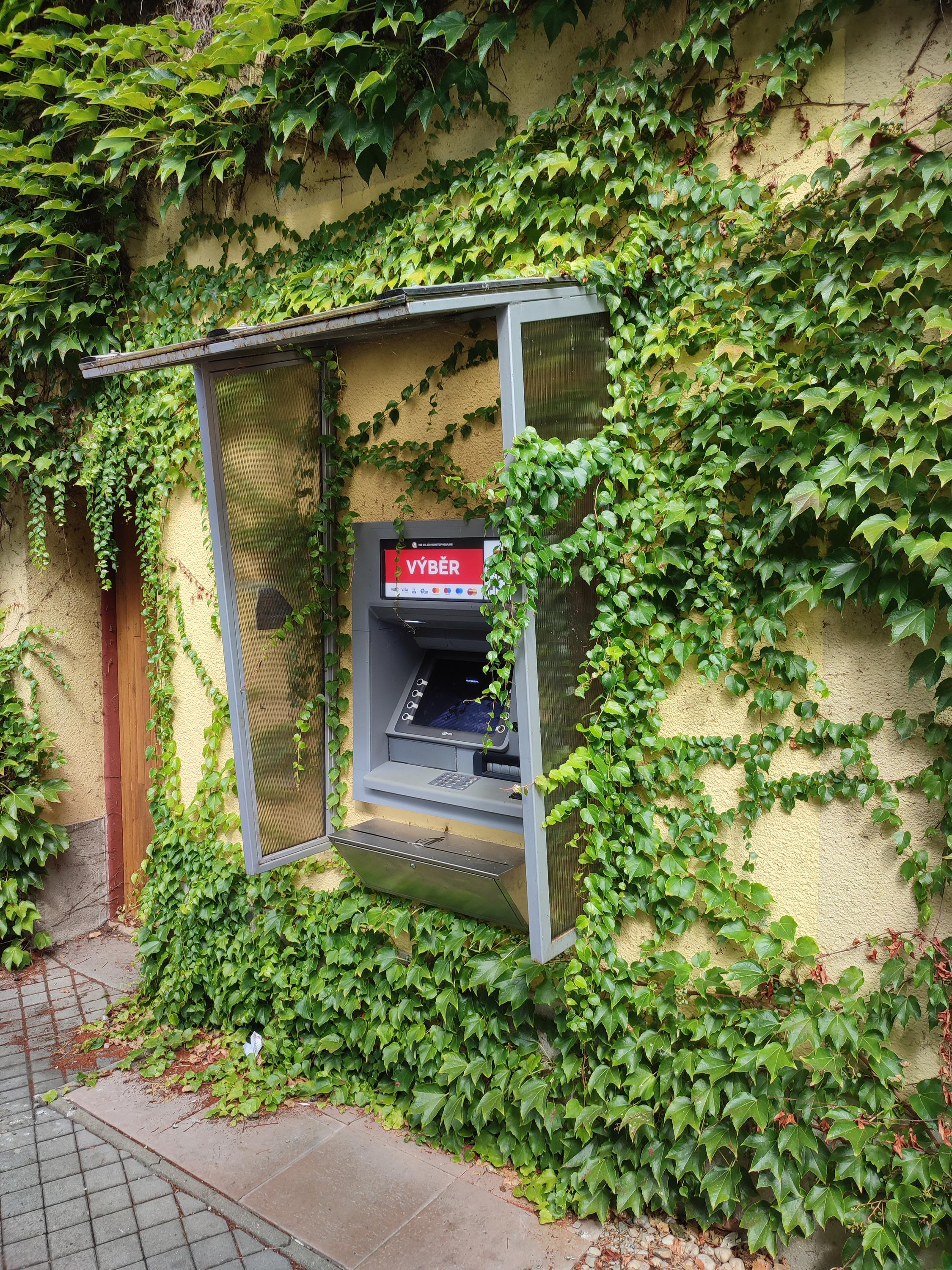 Bankomat Komerční banky foto 2