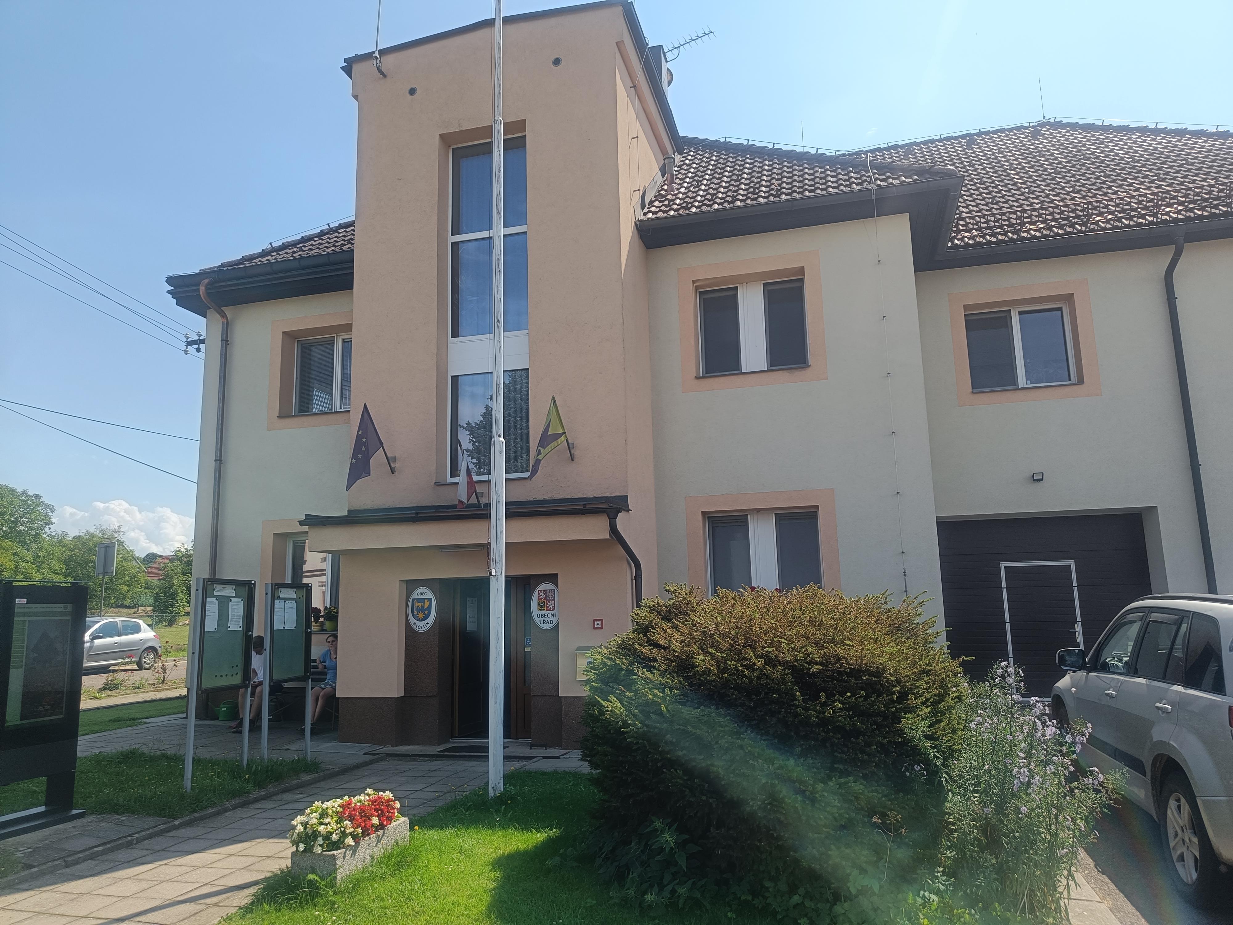Bačetín - obecní úřad foto 3