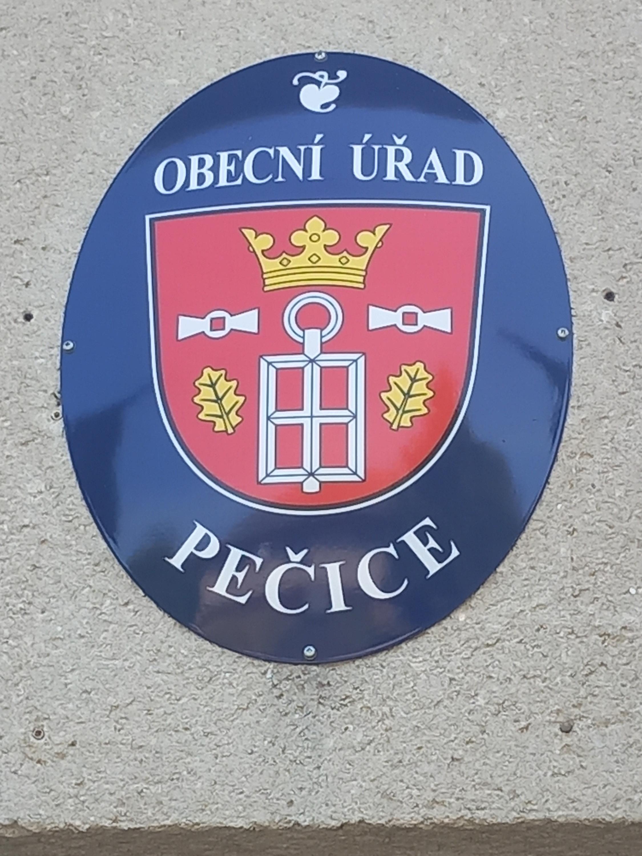 Pečice - obecní úřad foto 2