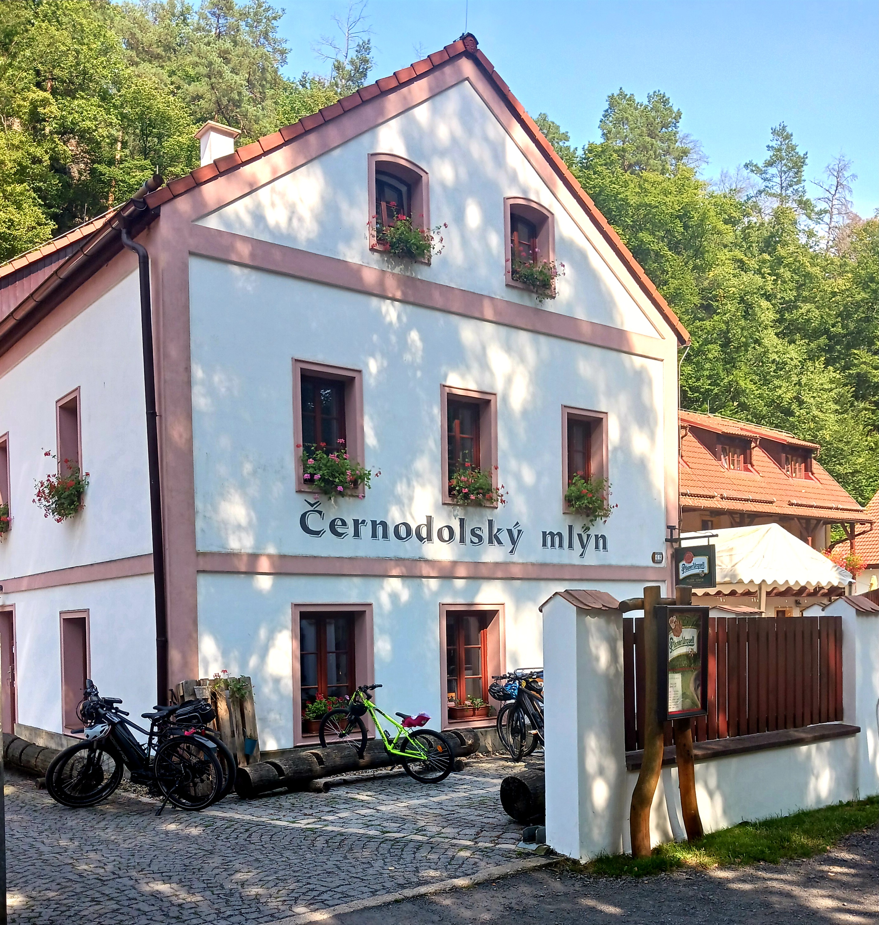 Restaurace Černodolský mlýn foto 2