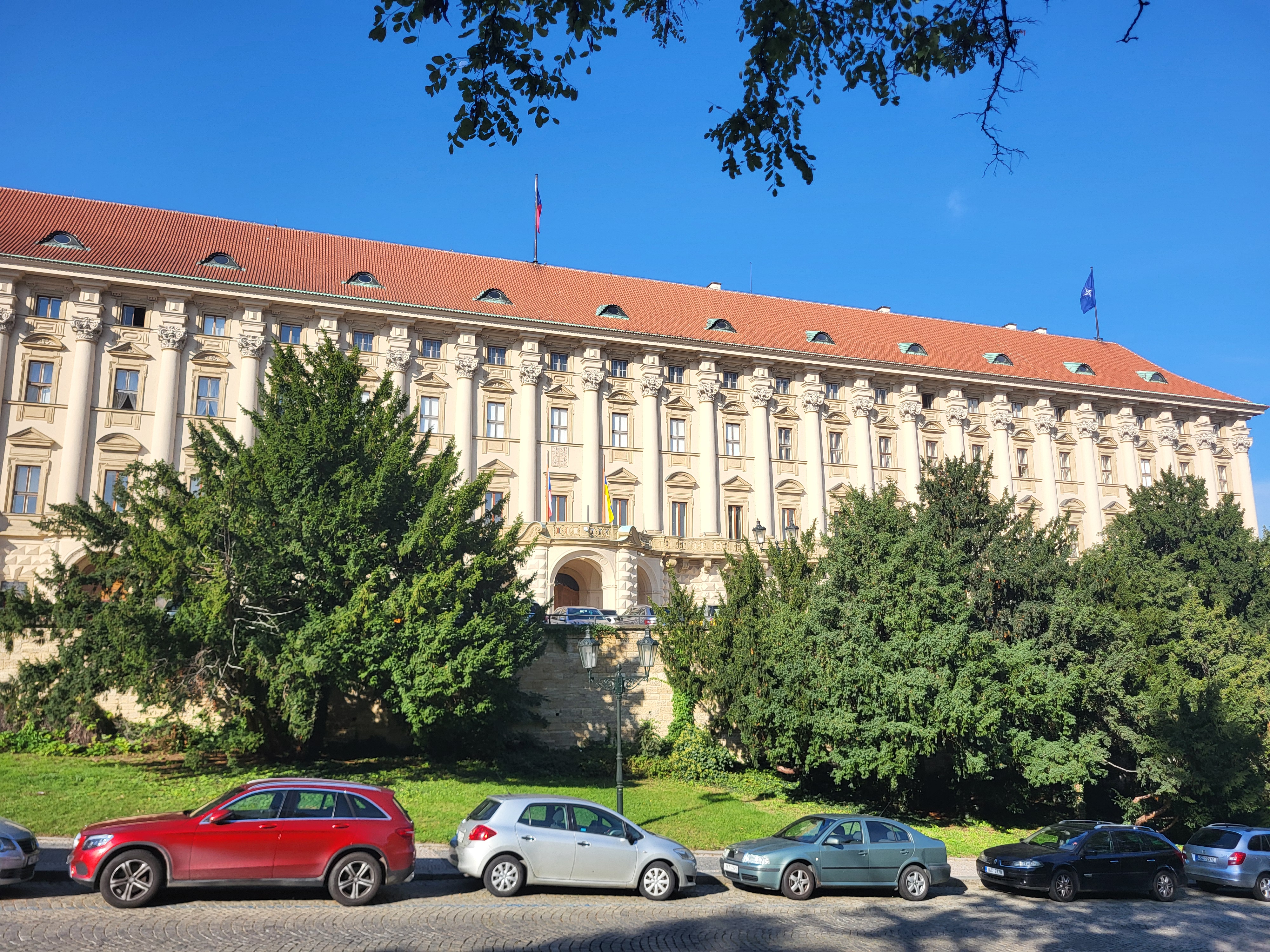Ústřední vědecká knihovna Ministerstva zahraničních věcí ČR foto 3