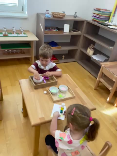 Česko anglická Montessori mateřská škola foto 2 (náhled videa)