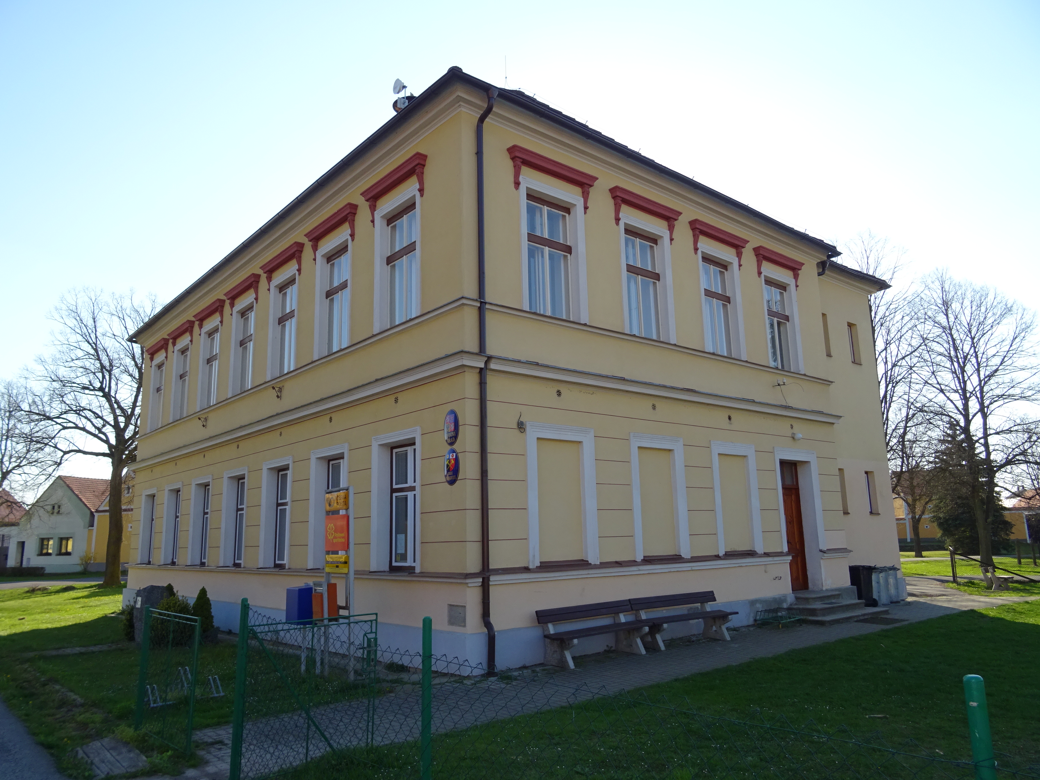 Borkovice - obecní úřad foto 2