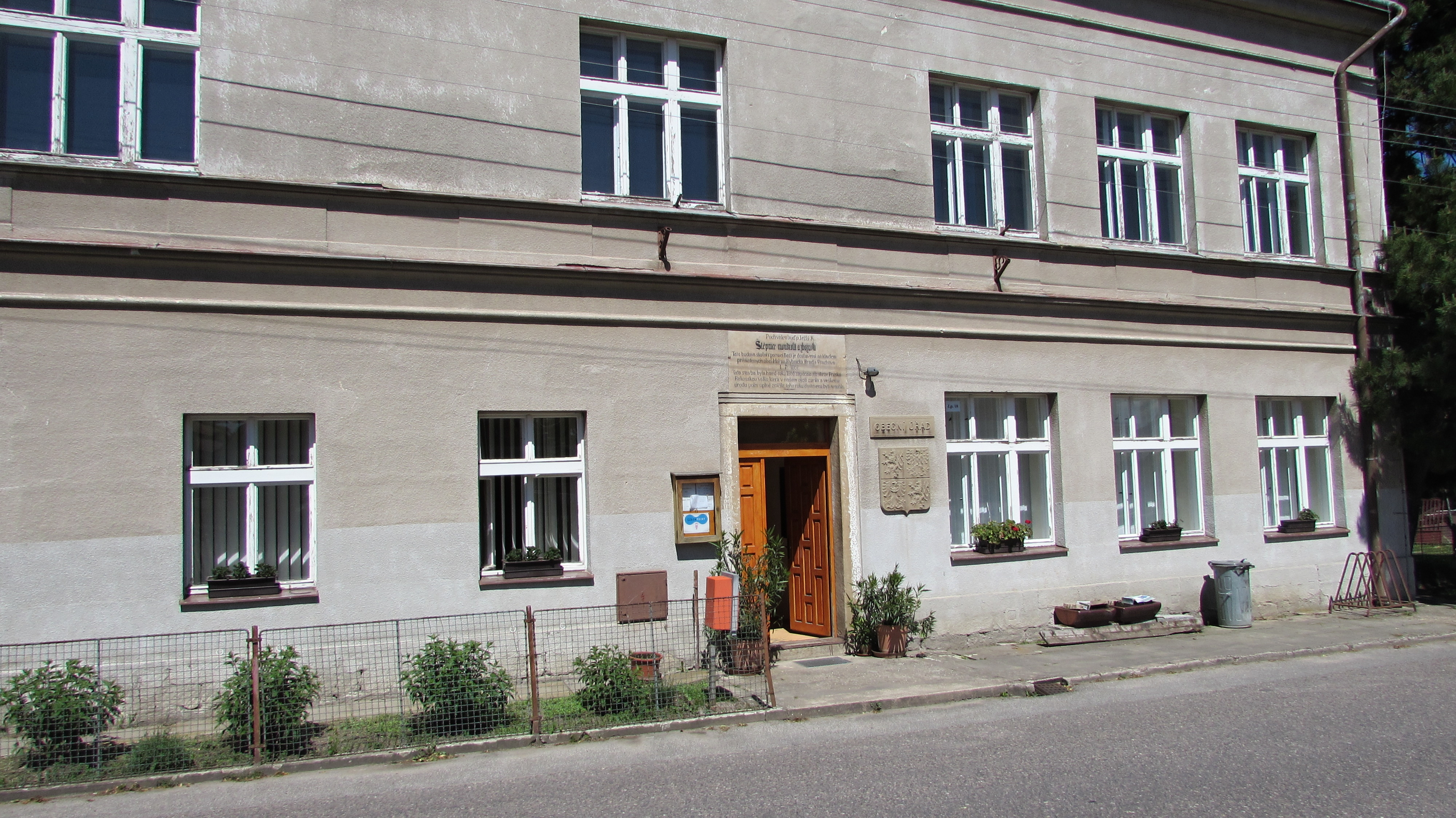 Holín - obecní úřad foto 2